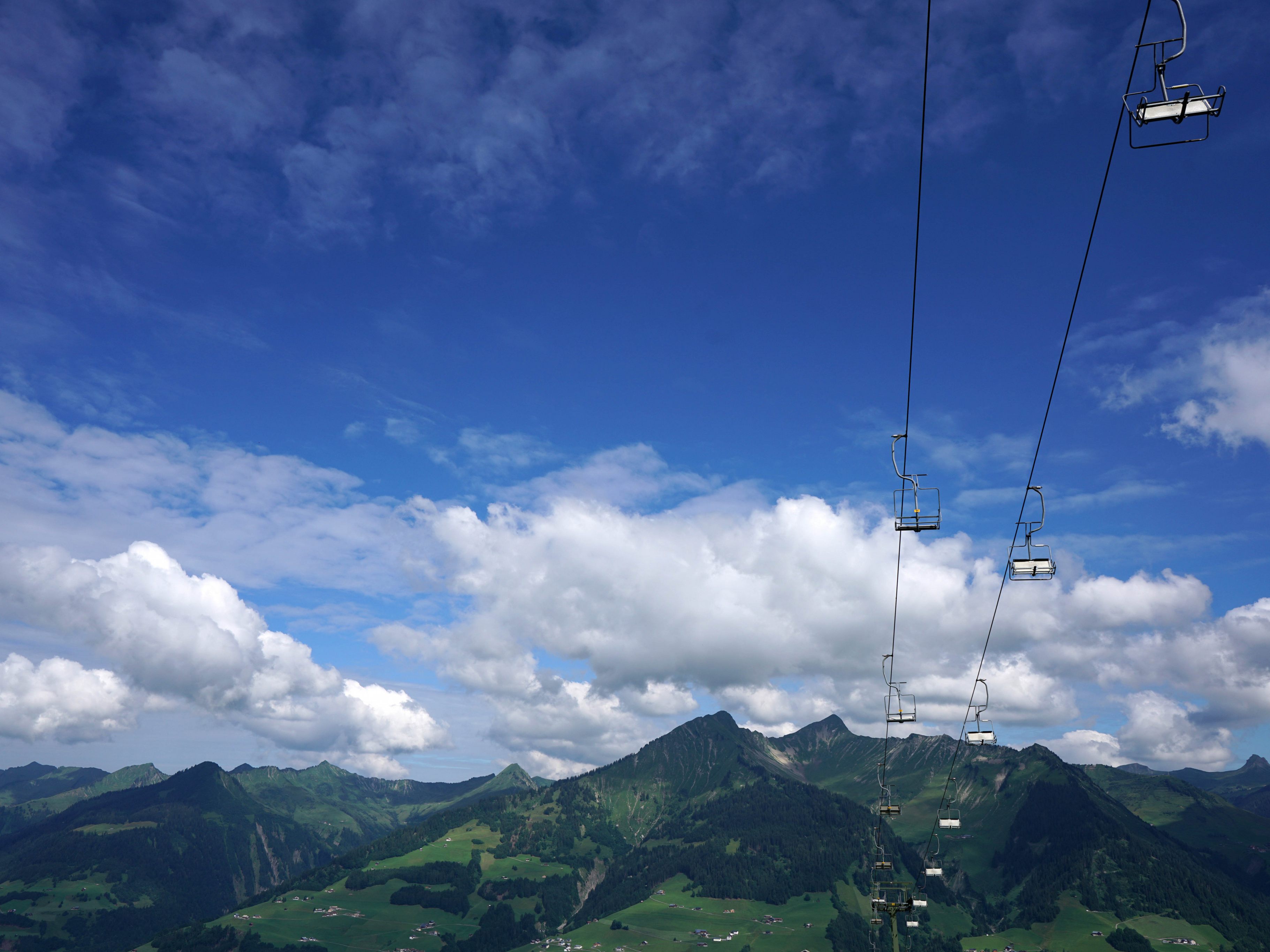 Die Frau stürzte rund 300 Meter ab. Die Frau stürzte rund 300 Meter ab.