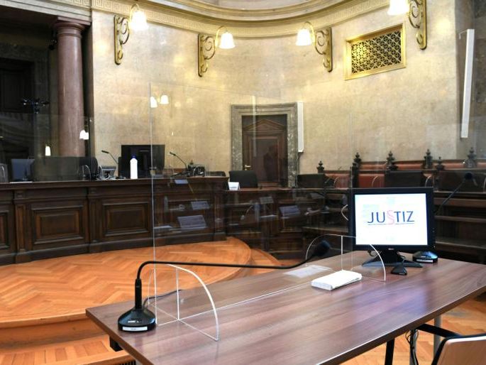 Ein Afghane (22) musste sich vor einem Schöffensenat verantworten, weil er eine 16-Jährige in seiner Wiener Wohnung vergewaltigt haben soll. Ein Afghane (22) musste sich vor einem Schöffensenat verantworten, weil er eine 16-Jährige in seiner Wiener Wohnung vergewaltigt haben soll.