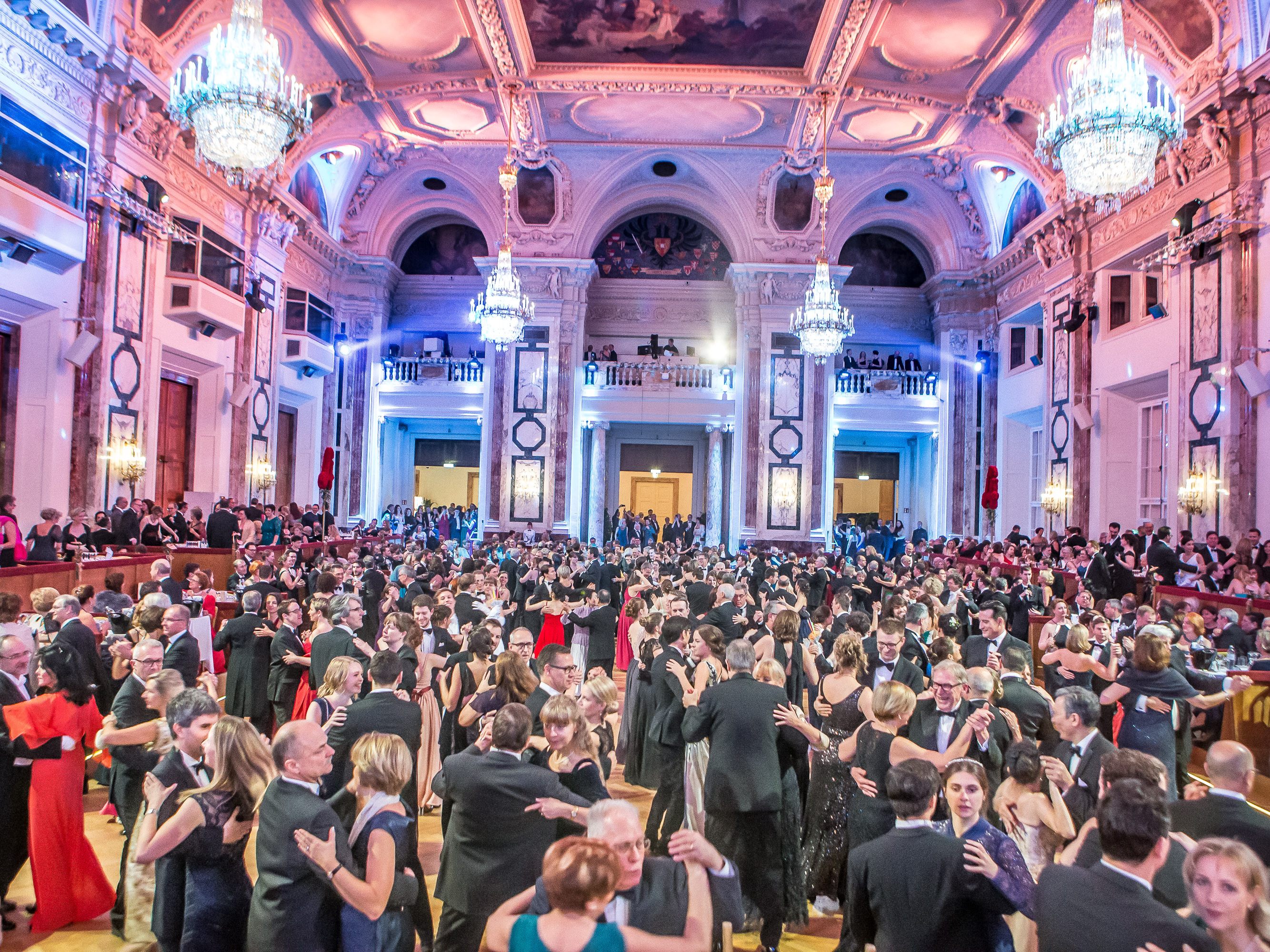 Der Ball der Pharmacie im Jahre 2018. Der Ball der Pharmacie im Jahre 2018.