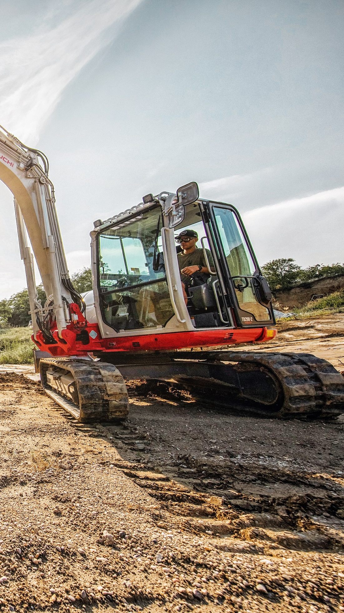 Mit dem elektronischen Assistenzsystem HUPPView realisiert Huppenkothen eine kostengünstige digitale Positionskontrolle und -konfiguration des Baggerlöffels bei Baggern der Mini- und Kompaktklasse.