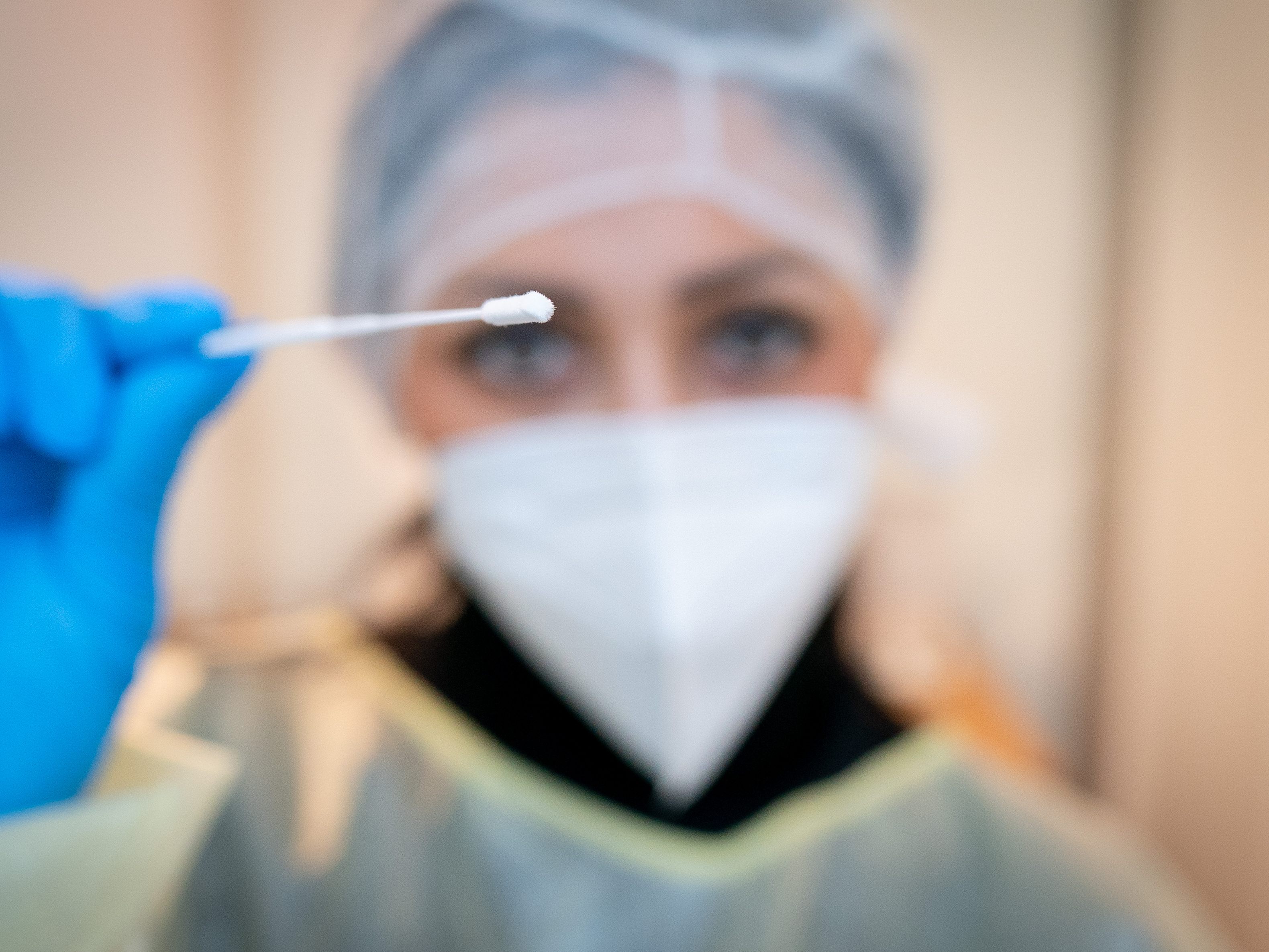 Heute wurden zum ersten Mal in diesem Jahr wieder 4.000 Neuinfektionen überschritten. Heute wurden zum ersten Mal in diesem Jahr wieder 4.000 Neuinfektionen überschritten.