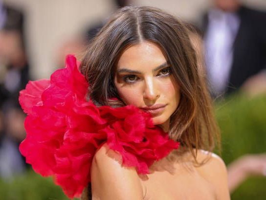 Musiker Robin Thicke soll Model Emily Ratajkowski bei einem Videodreh unsittlich berührt haben