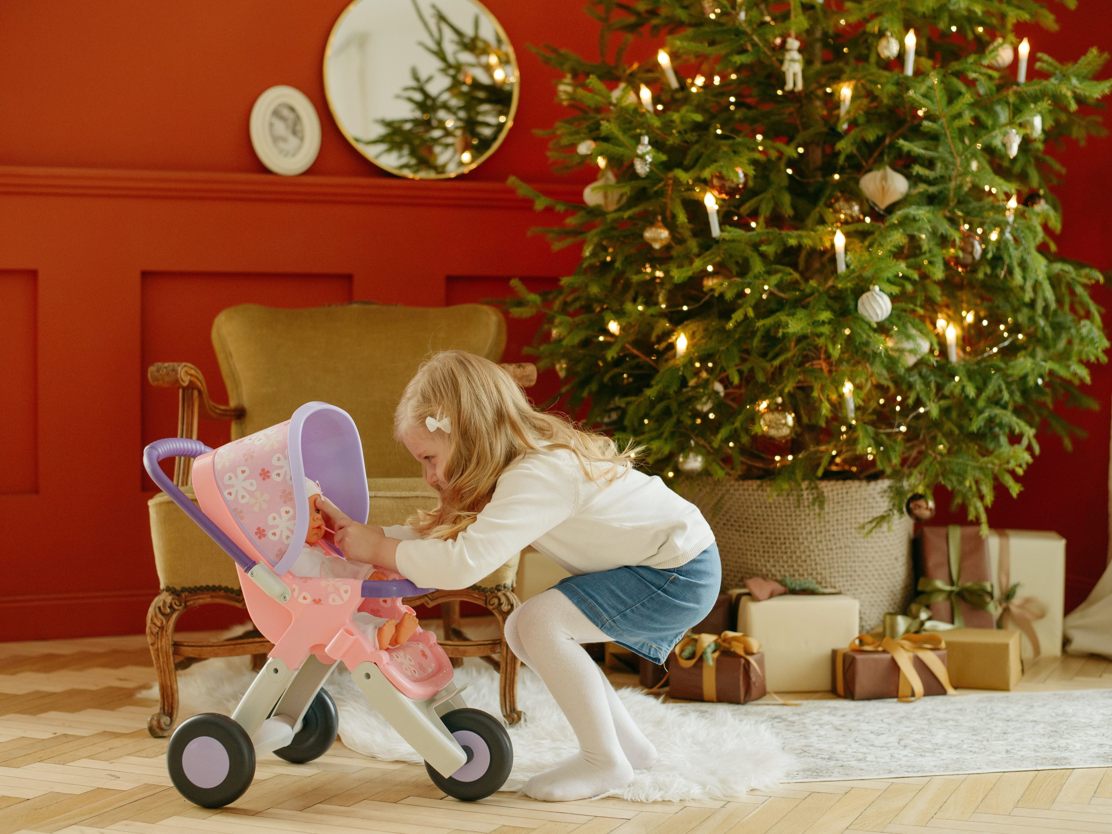 Spielzeug unterm Christbaum ist ein Klassiker - fällt diese Freude heuer aus? Spielzeug unterm Christbaum ist ein Klassiker - fällt diese Freude heuer aus?