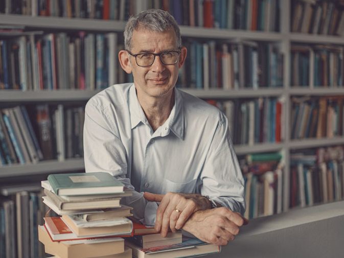 "Eine Stadt. Ein Buch" jährt sich heuer zum 20. Mal - mit Edmund de Waals "Der Hase mit den Bernsteinaugen" "Eine Stadt. Ein Buch" jährt sich heuer zum 20. Mal - mit Edmund de Waals "Der Hase mit den Bernsteinaugen"