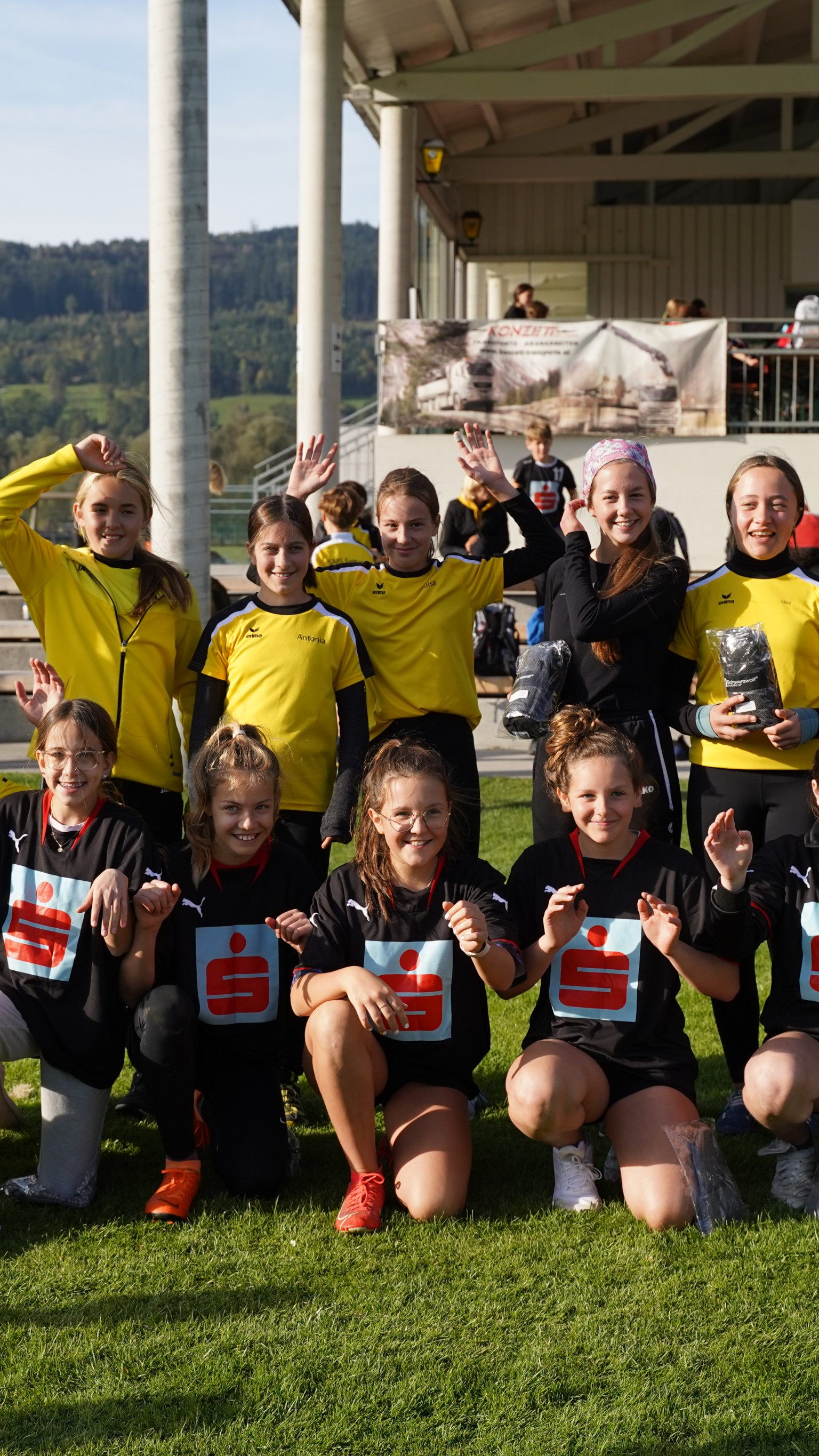 Die SMS Satteins feiert einen Turniersieg auf eigener Anlage.