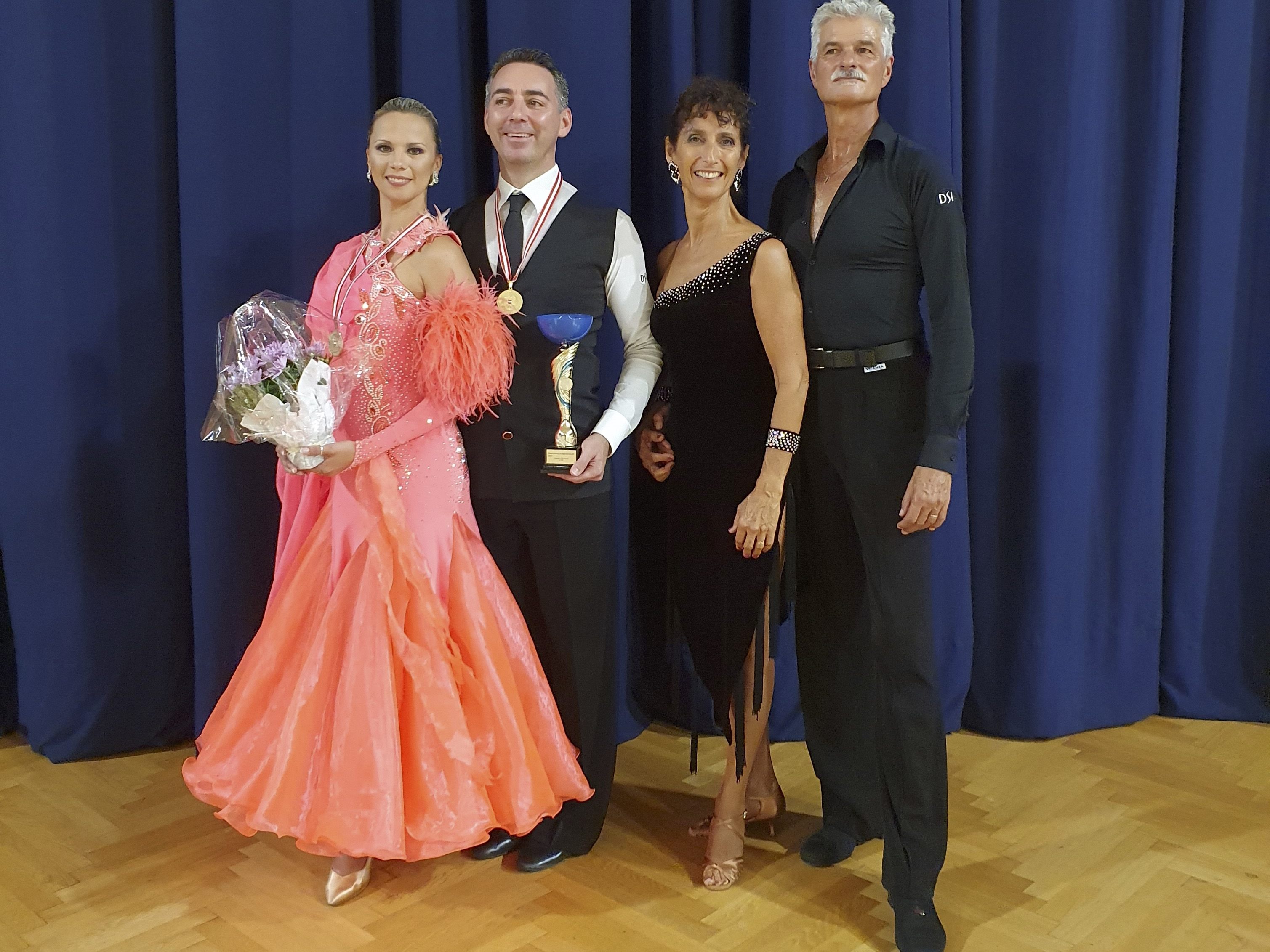 Meisterhaft getanzt: Oksana und Christian, Ingrid und Thijs (v.l.). Meisterhaft getanzt: Oksana und Christian, Ingrid und Thijs (v.l.).