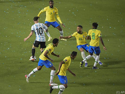 Auch auf Spielfeld herrschte viel Trubel um Messi Auch auf Spielfeld herrschte viel Trubel um Messi