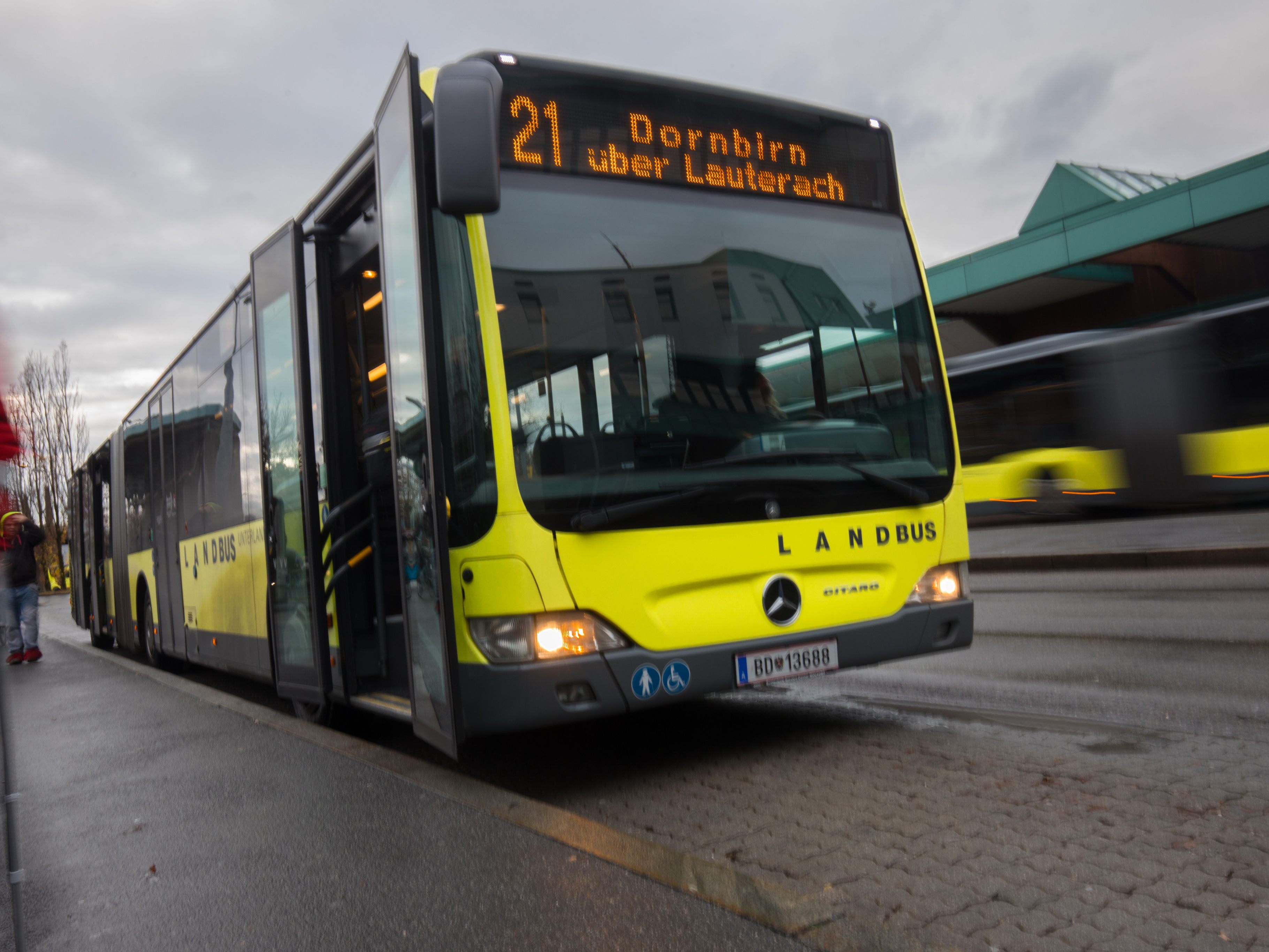 Die Busse fahren während des Lockdowns nur noch eingeschränkt. Die Busse fahren während des Lockdowns nur noch eingeschränkt.