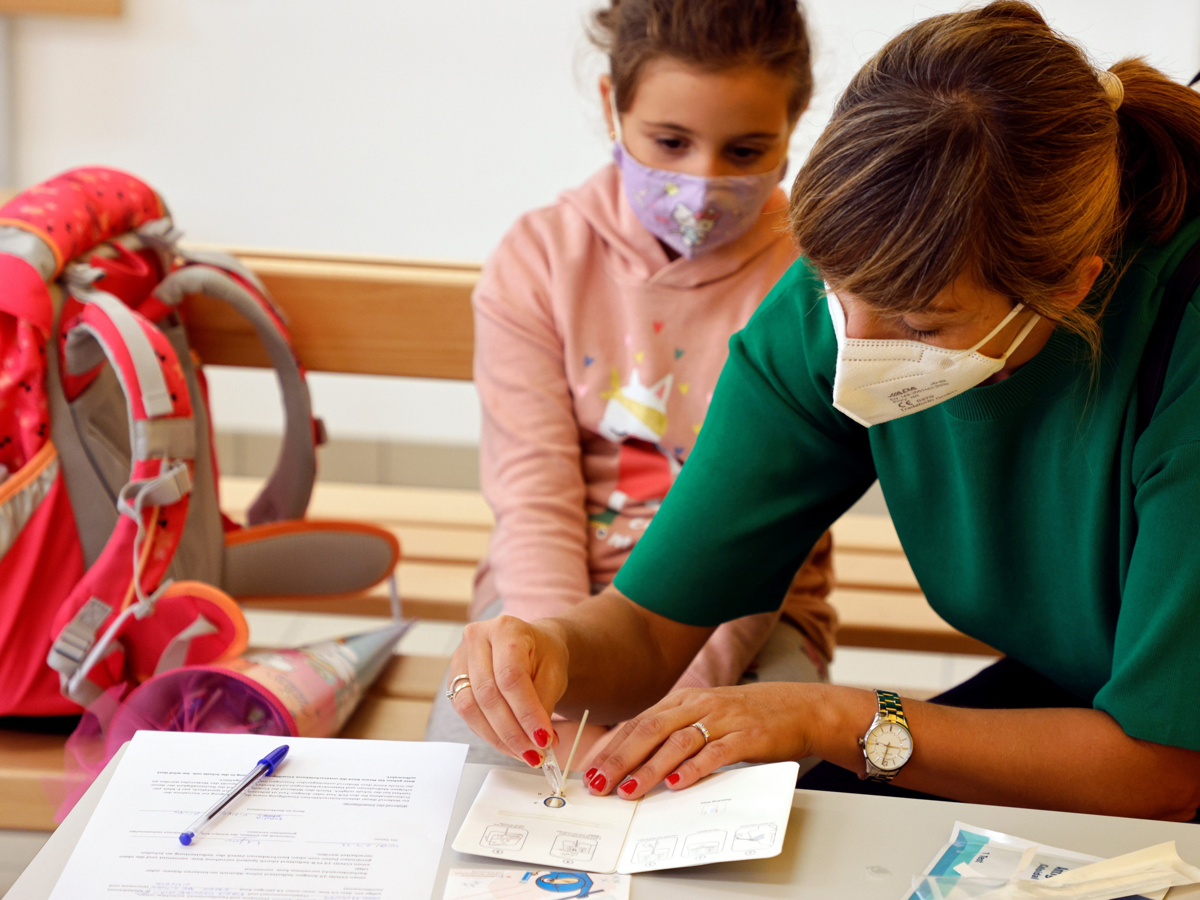 Alle Schüler müssen wieder testen. Alle Schüler müssen wieder testen.