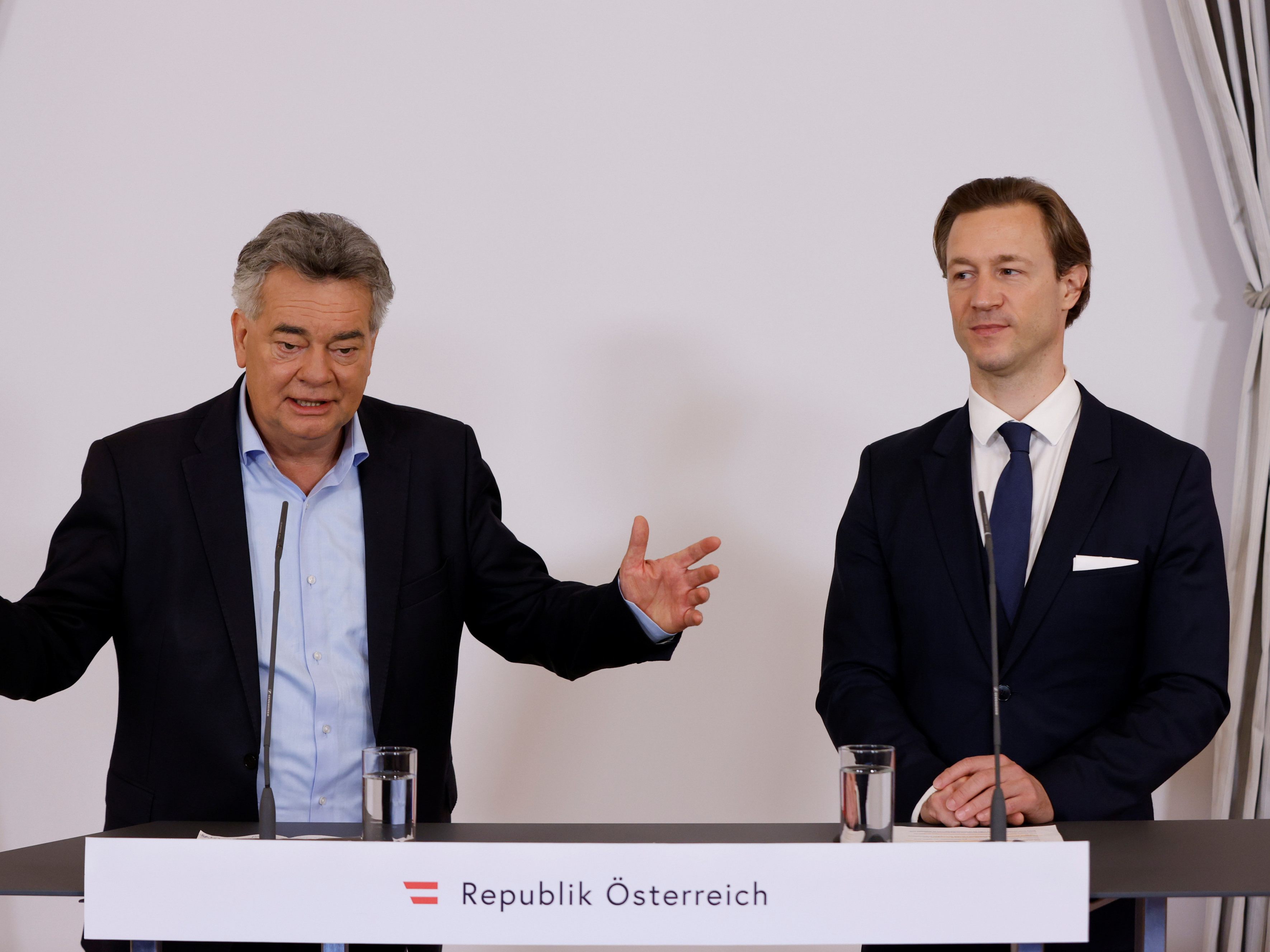 Kogler und Blümel zeigen sich mit den Plänen zur Steuerreform zufrieden.