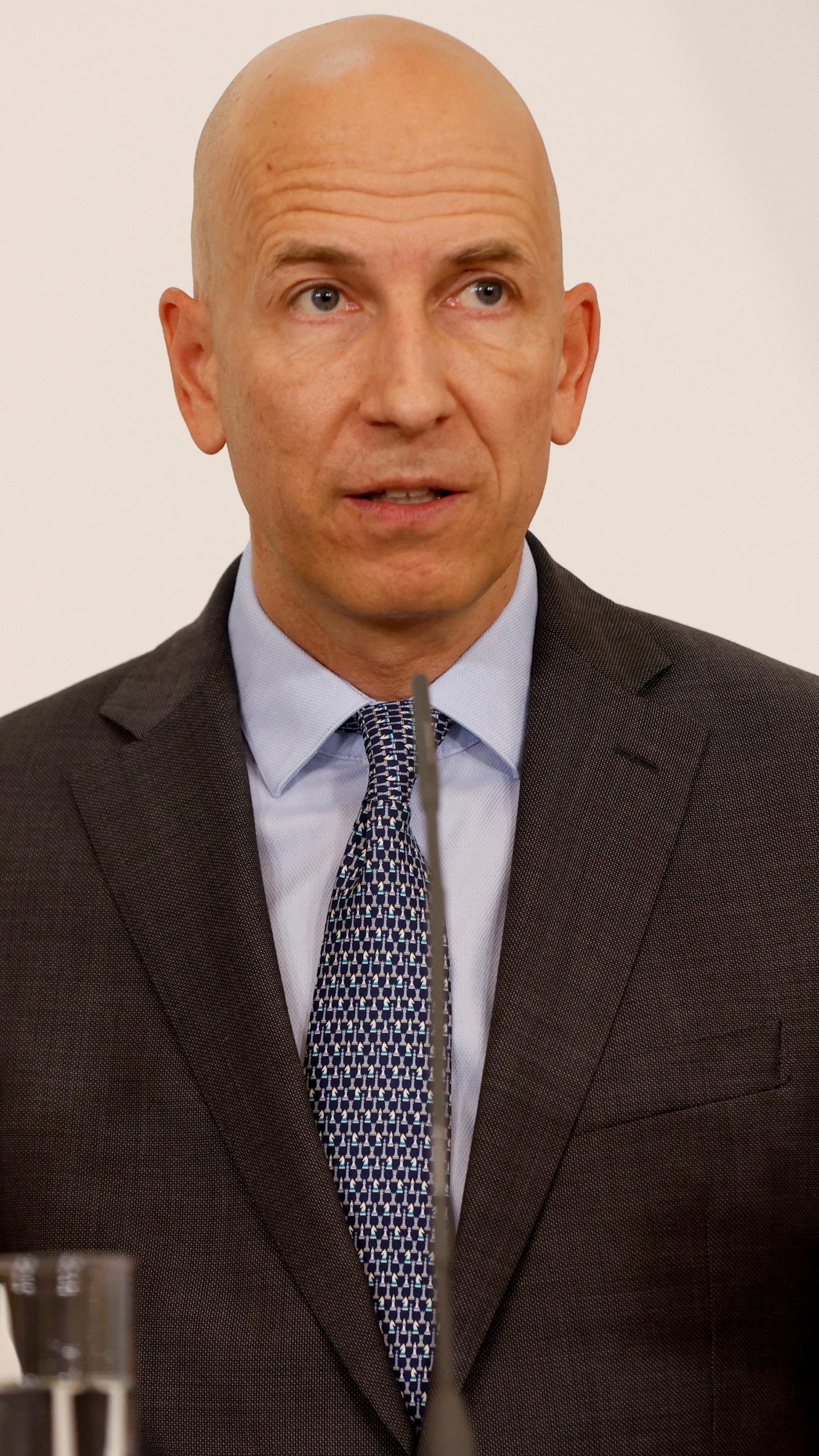 Martin Kocher hat erklärt, was das Minus bei der Kurzarbeit zeigt.