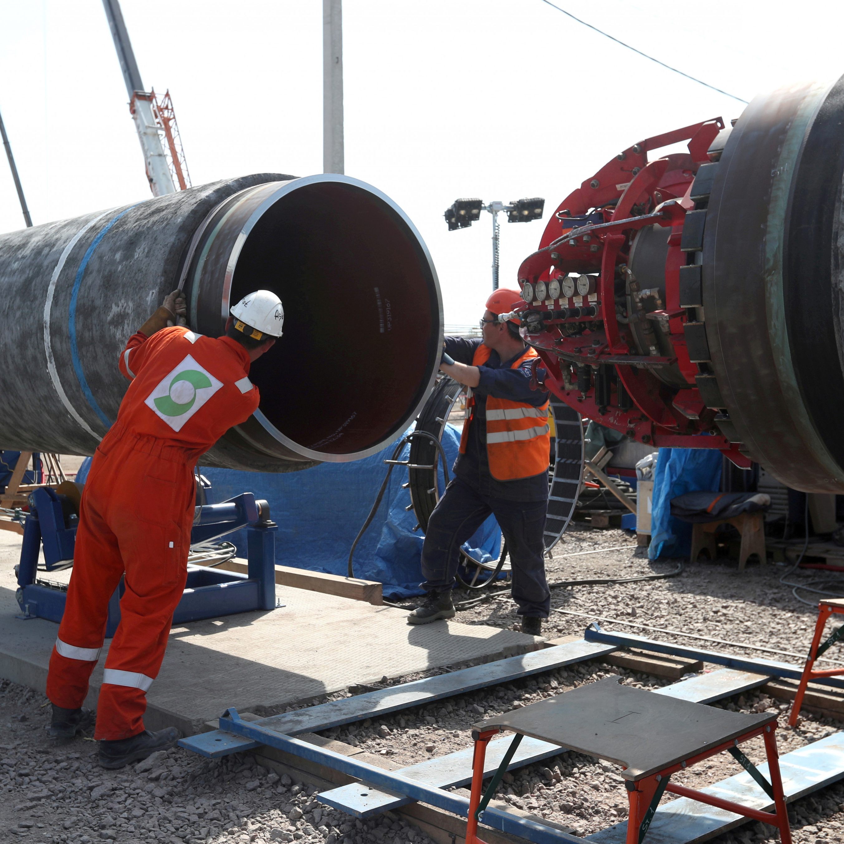 Die deutsche Bundesnetzagentur hat ihr Verfahren zur Zertifizierung der Nord Stream 2 vorläufig ausgesetzt.