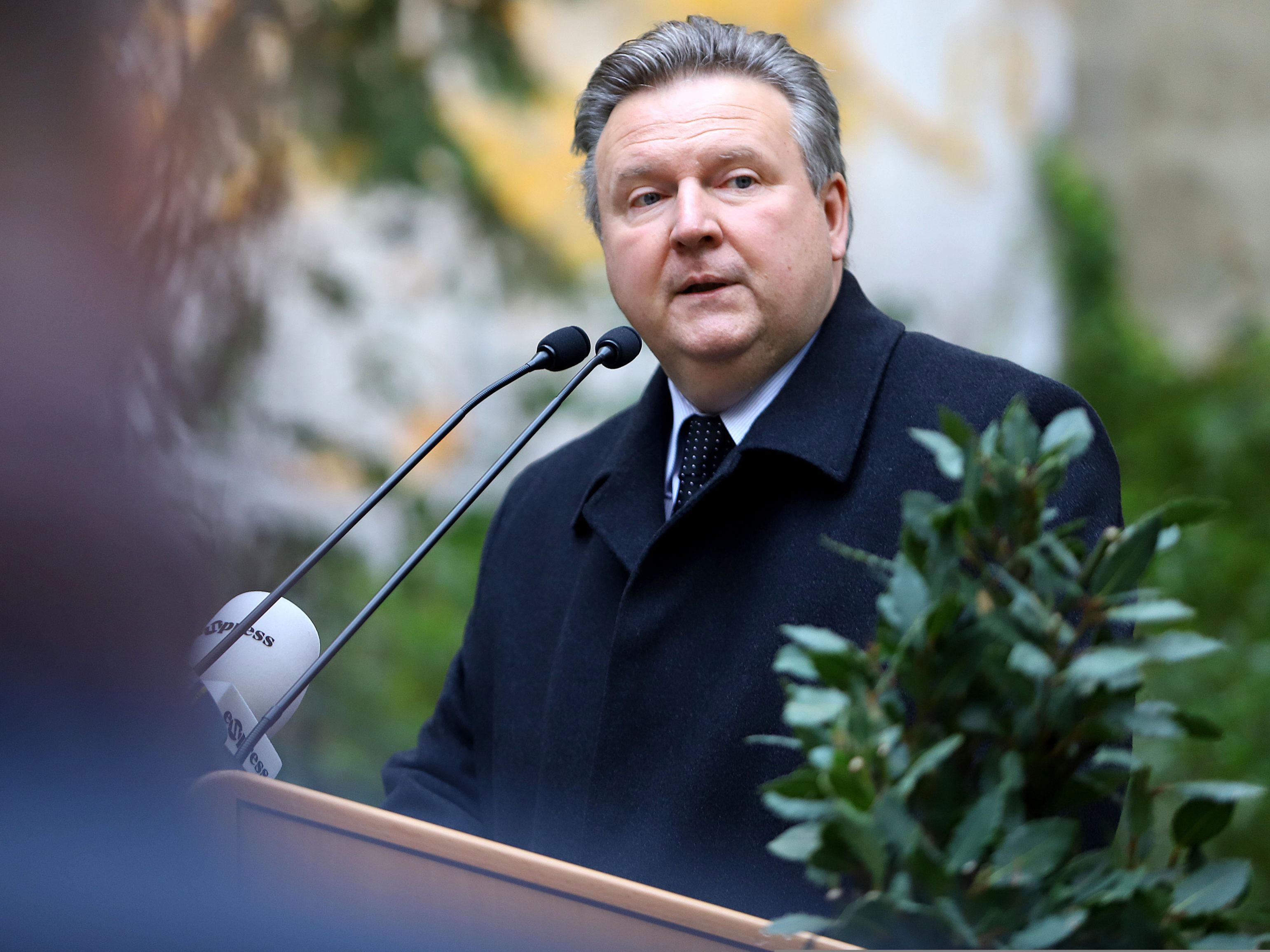 Der Wiener Bürgermeister Michael Ludwig (SPÖ) gedachte am Montag in der Zirkusgasse in Wien-Leopoldstadt den Novemberpogromen in der Nacht von 9. auf den 10. November 1938. Der Wiener Bürgermeister Michael Ludwig (SPÖ) gedachte am Montag in der Zirkusgasse in Wien-Leopoldstadt den Novemberpogromen in der Nacht von 9. auf den 10. November 1938.