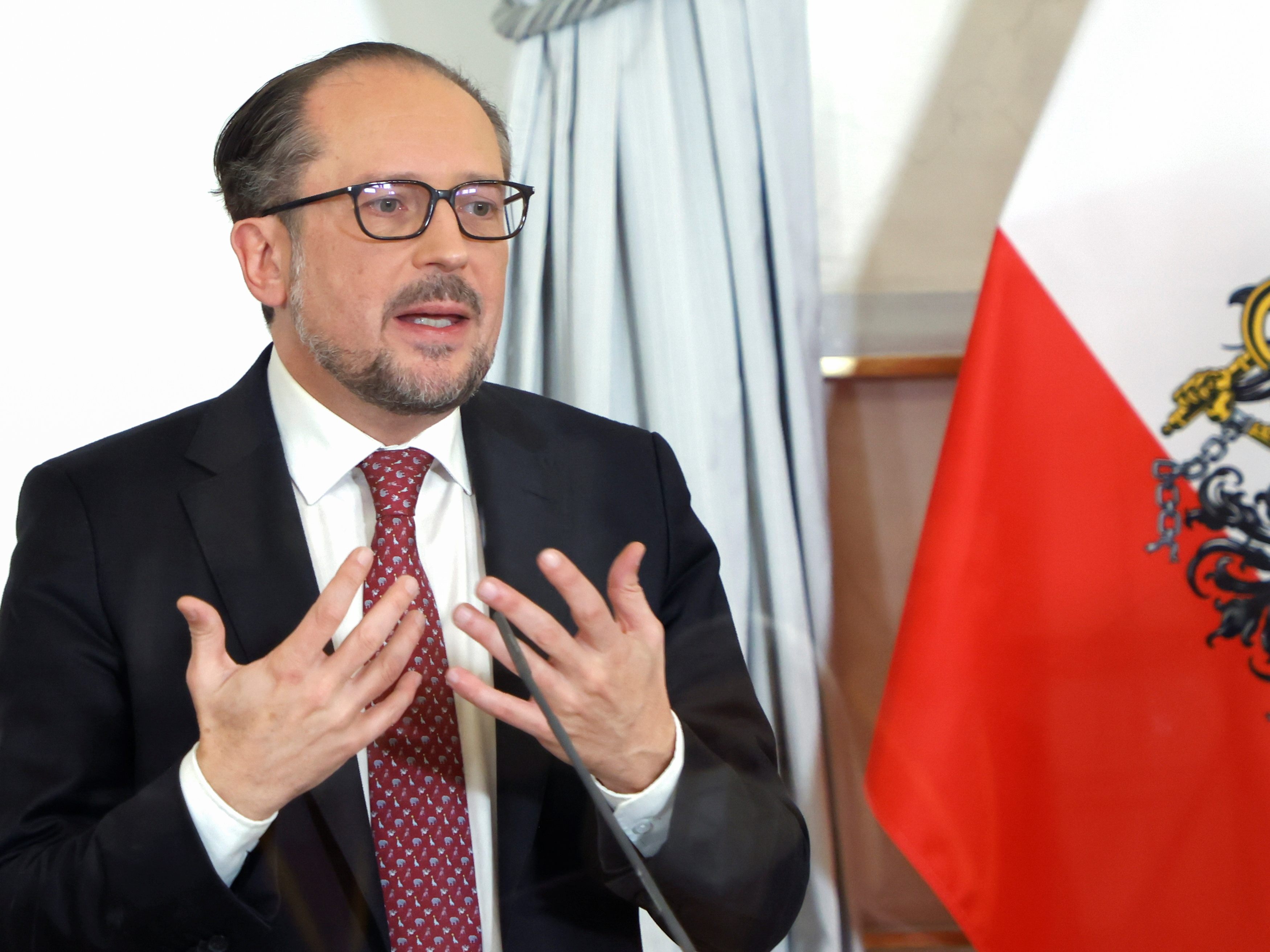 Laut Schallenberg ist die FPÖ für die Verbreitung von Falsch-Infos zur Pandemie verantwortlich. Laut Schallenberg ist die FPÖ für die Verbreitung von Falsch-Infos zur Pandemie verantwortlich.