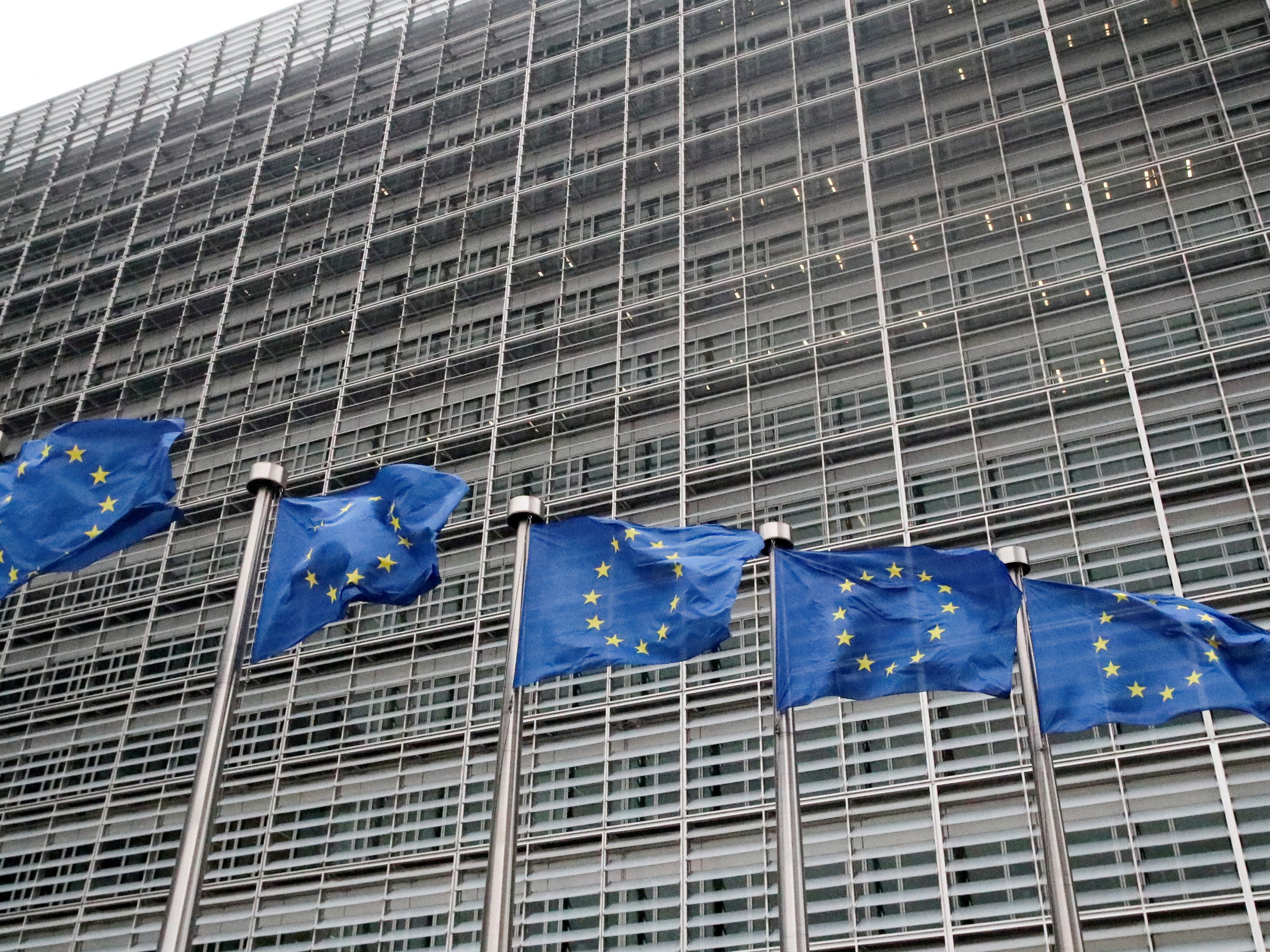 Die EU-Kommission hat zum Thema Corona-Reisebeschränkungen Position bezogen. Die EU-Kommission hat zum Thema Corona-Reisebeschränkungen Position bezogen.