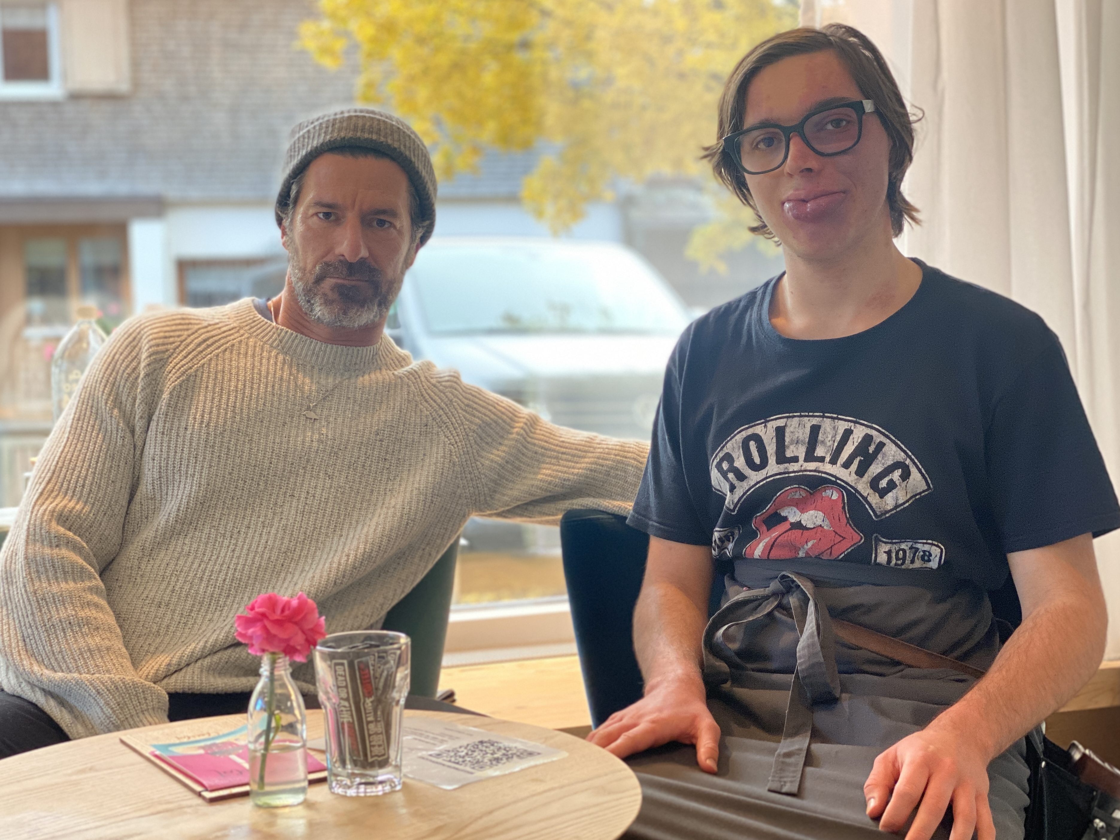 Alfred Vogel und sein Sohn Viktor im Café Viktors Chocolat in Bezau. Alfred Vogel und sein Sohn Viktor im Café Viktors Chocolat in Bezau.