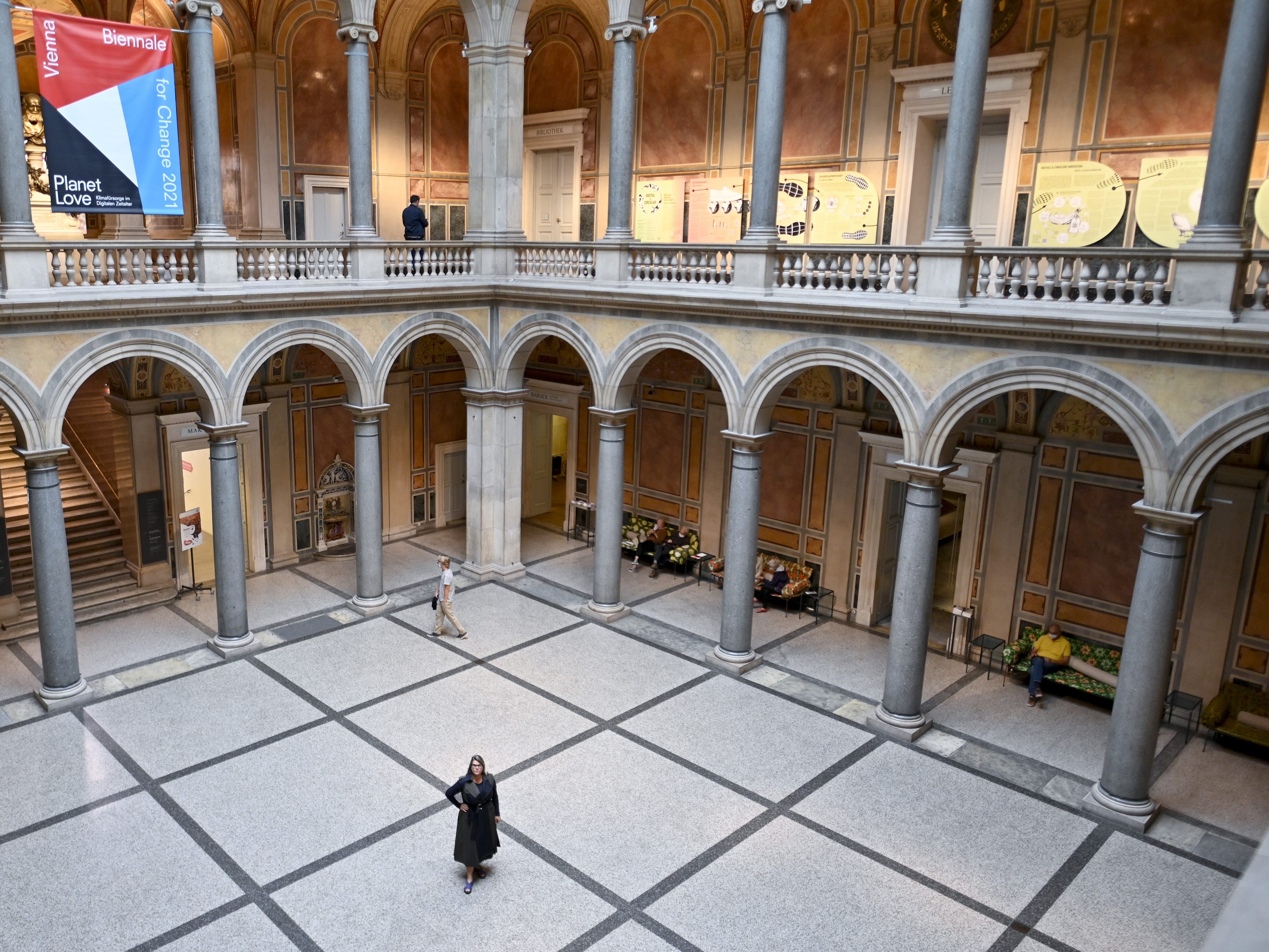 Das MAK in Wien zeigt die 100 beten Plakate aus dem Corona-Jahr 2020. Das MAK in Wien zeigt die 100 beten Plakate aus dem Corona-Jahr 2020.