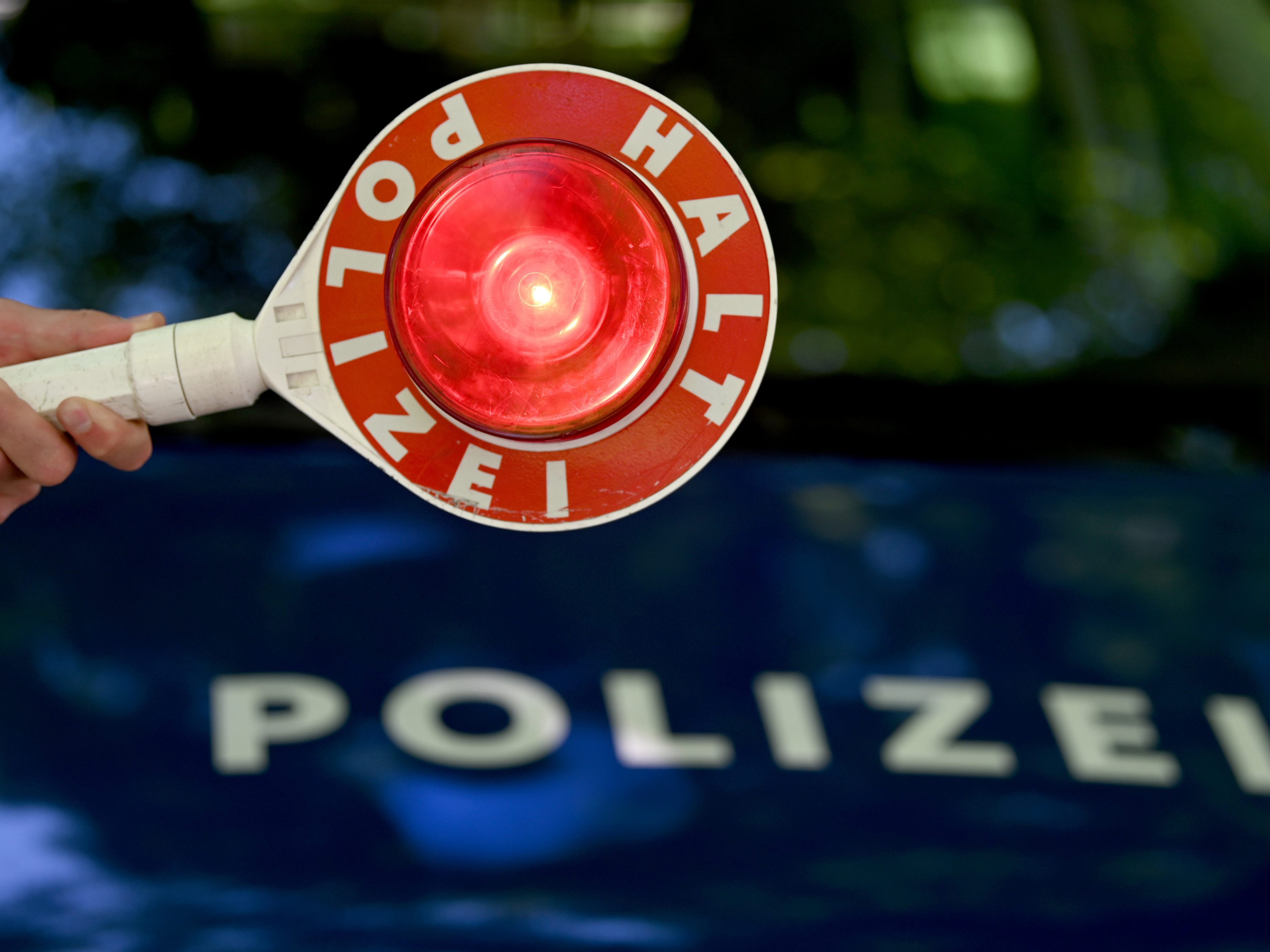 Bei einer Verkehrskontrolle der Polizei ergriff ein 23-Jähriger in Wien-Floridsdorf die Flucht.