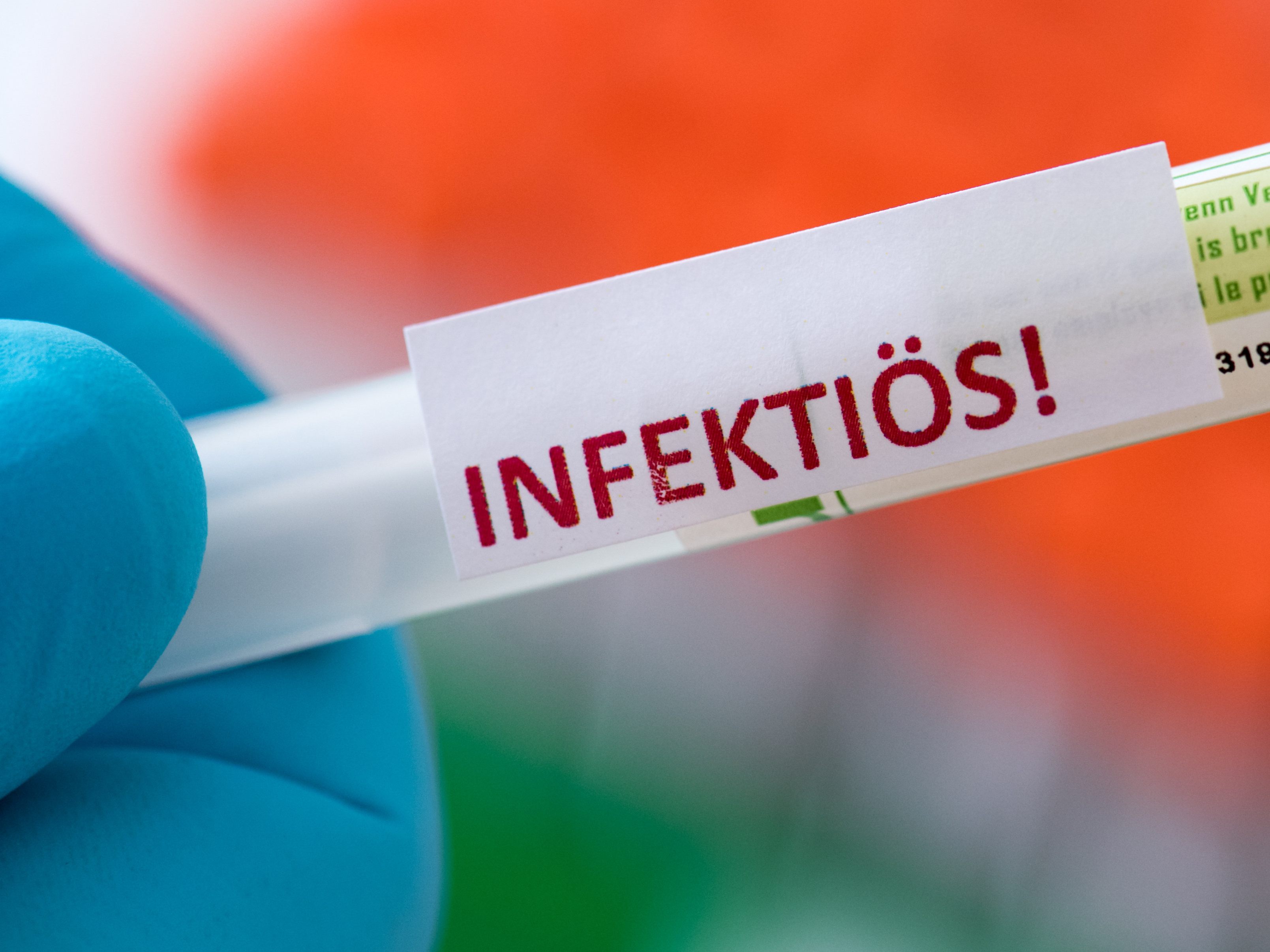 Coronatest-Meldesystems EMS vor Zusammenbruch Coronatest-Meldesystems EMS vor Zusammenbruch