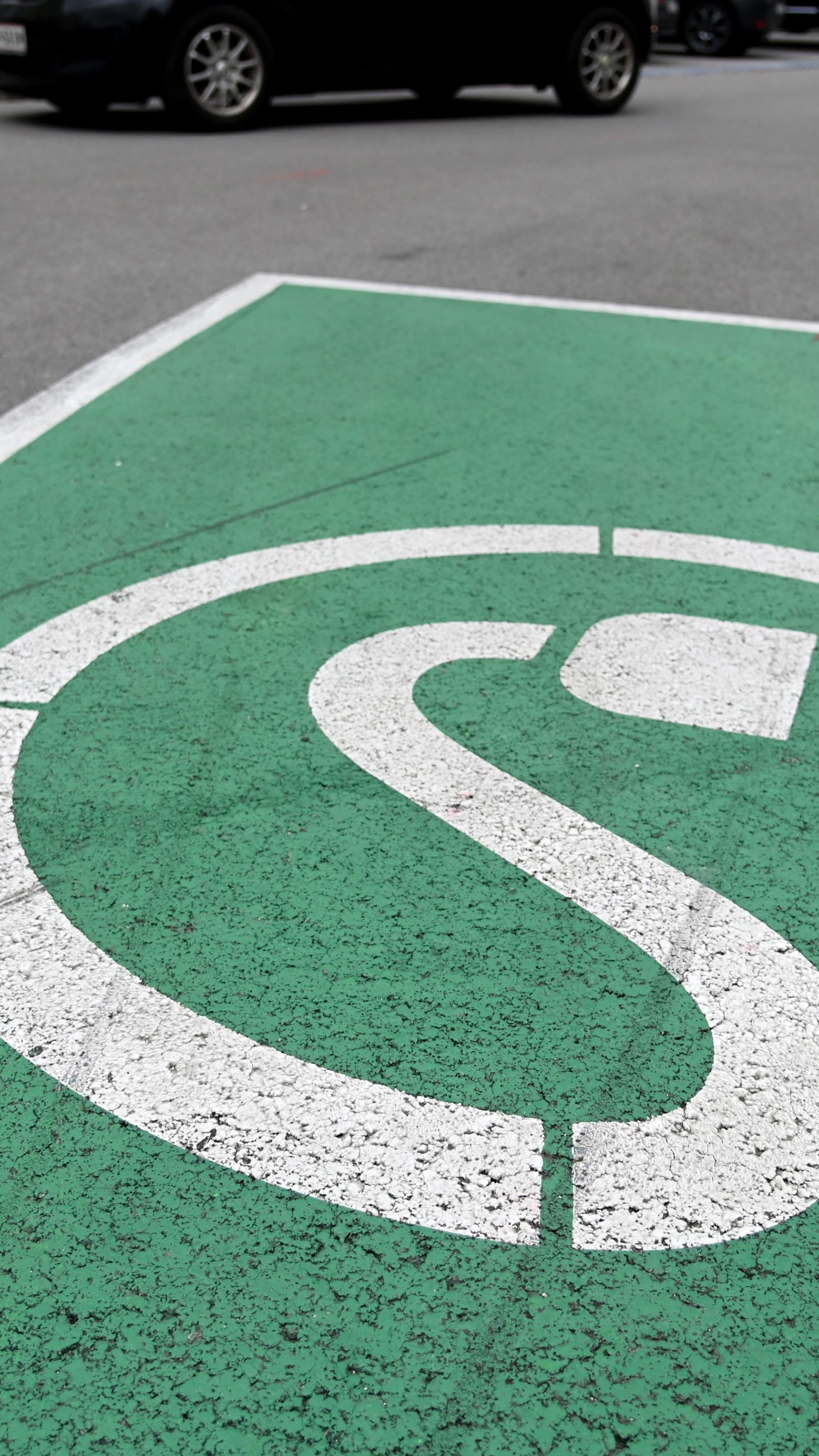 Ein Auto-Fachmann hat sich zu E-Autos geäußert.