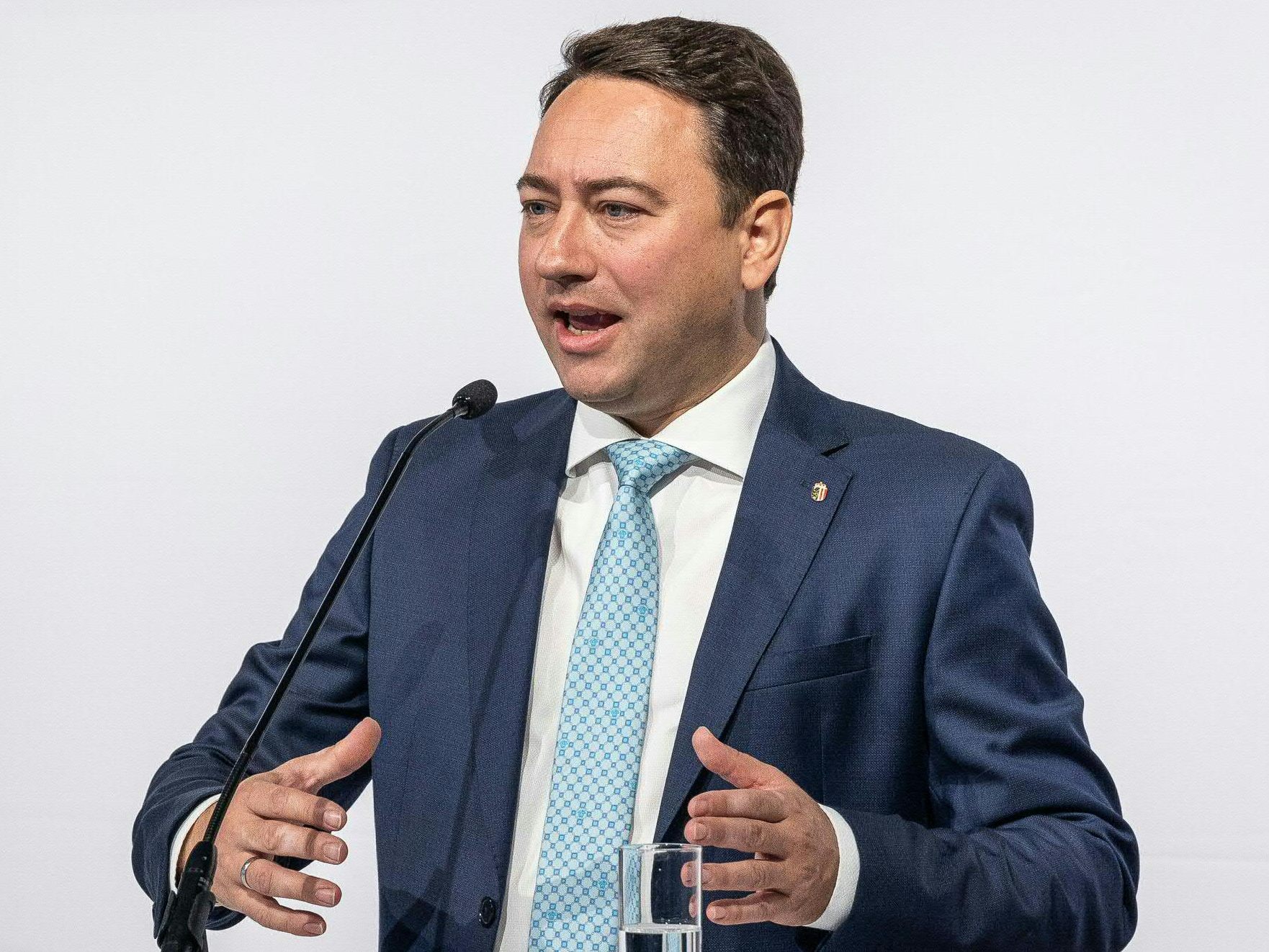 Die FPÖ Oberösterreich unter Manfred Haimbuchner fordert ein Eilverfahren zur Impfpflicht vor dem VfGH.