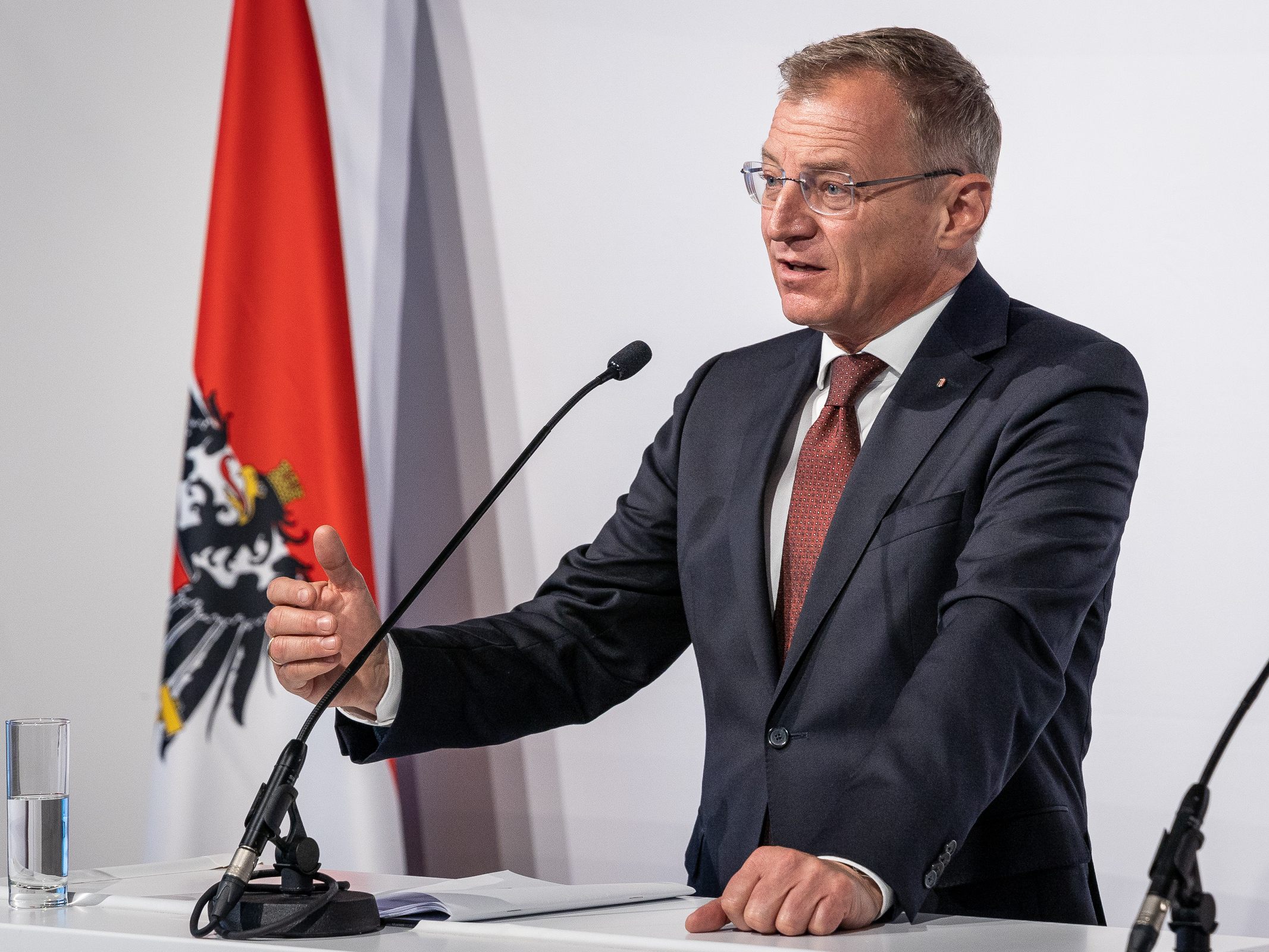 LH Stelzer verschärft die Corona-Maßnahmen in Oberösterreich. LH Stelzer verschärft die Corona-Maßnahmen in Oberösterreich.