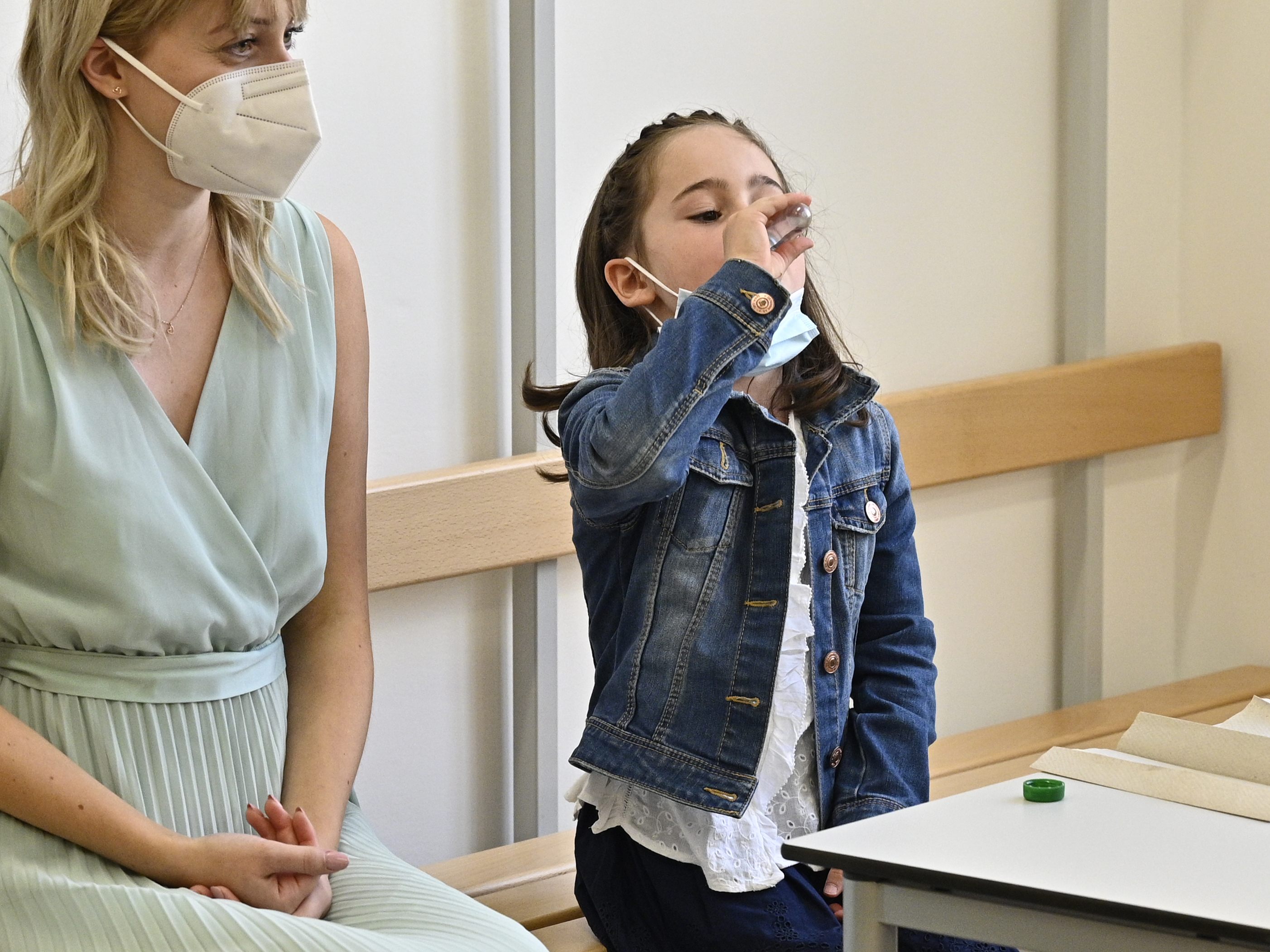 Am Freitag wurden an Österreichs Schulen über 3.500 positive PCR-Tests gemeldet. Am Freitag wurden an Österreichs Schulen über 3.500 positive PCR-Tests gemeldet.