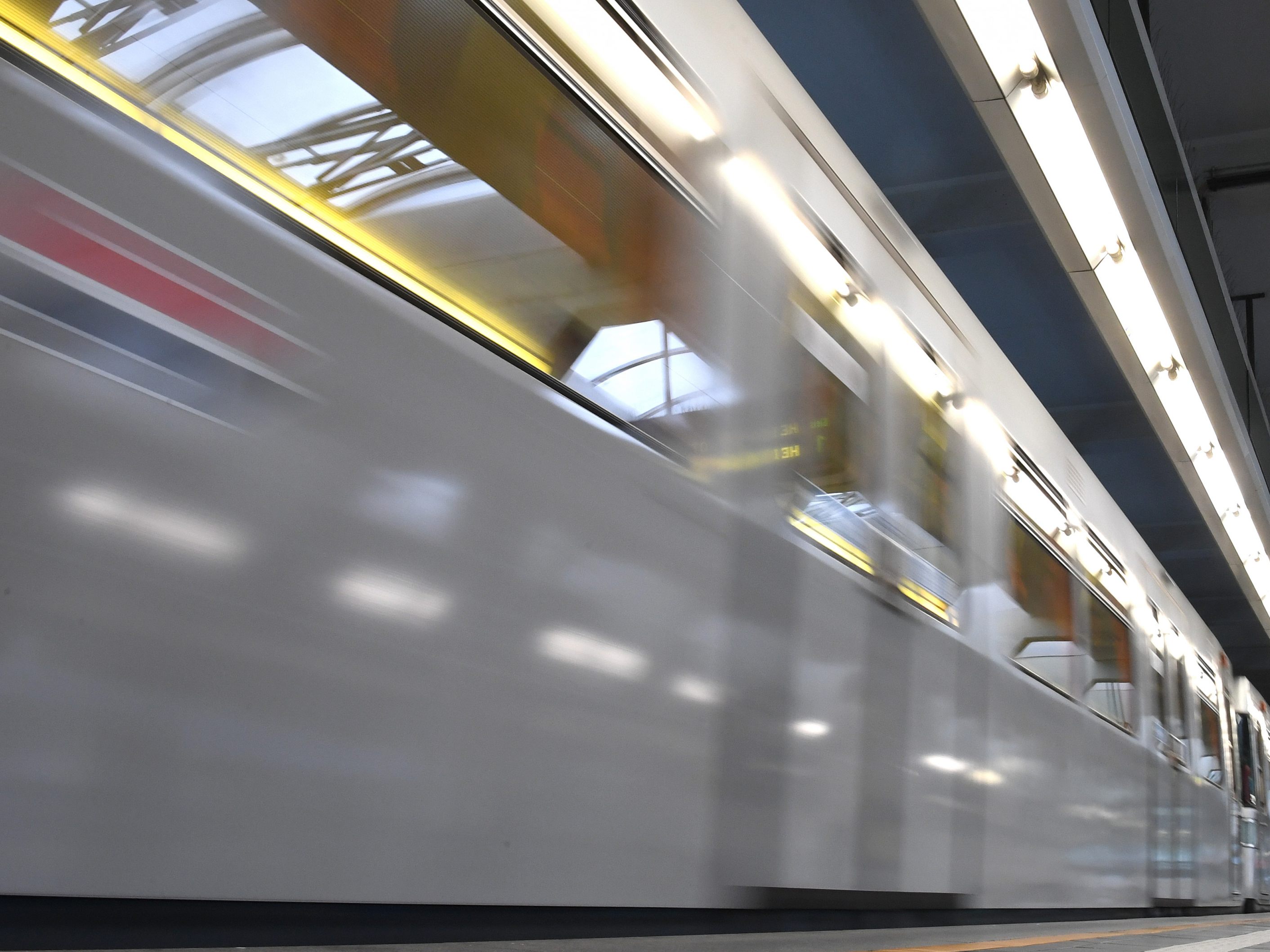 Ein Bub im Alter von 12 Jahren ist am Dienstag in der Station Seestadt vor eine U-Bahn gefallen. Ein Bub im Alter von 12 Jahren ist am Dienstag in der Station Seestadt vor eine U-Bahn gefallen.