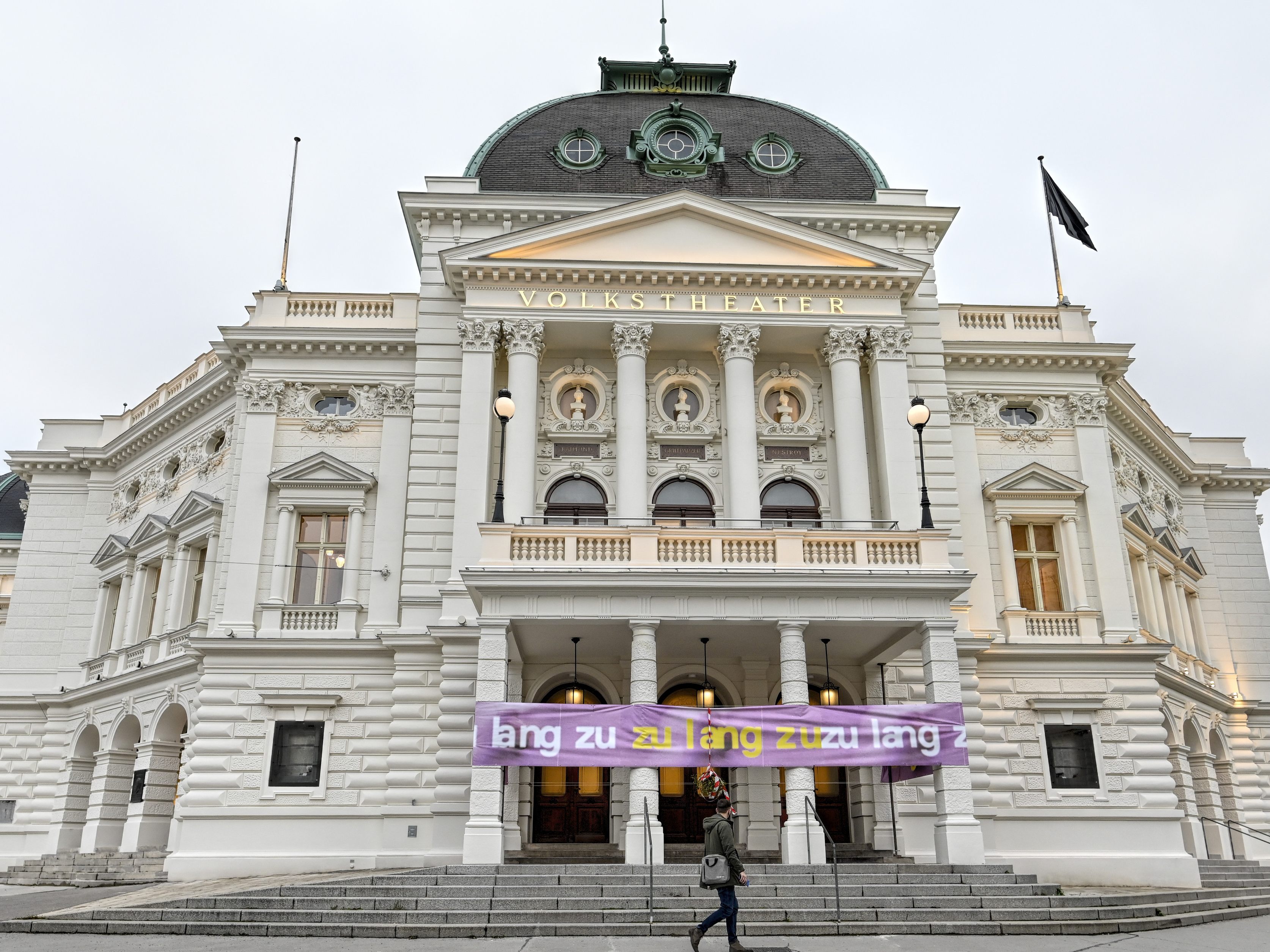 Das Wiener Volkstheater öffnet erst wieder 2022. Das Wiener Volkstheater öffnet erst wieder 2022.
