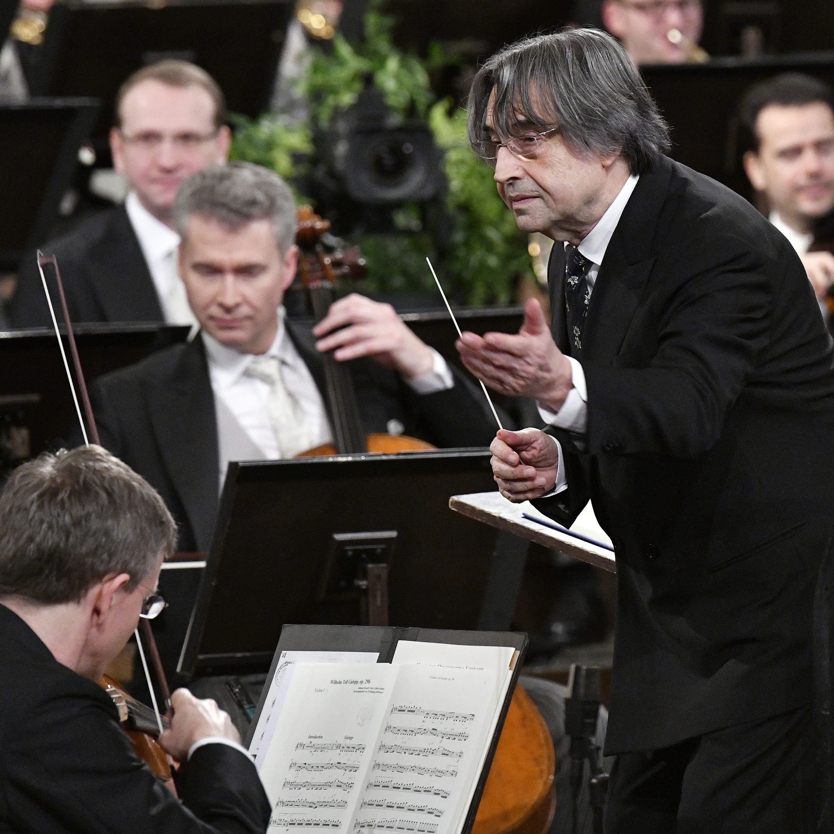Der italienische Dirigent Riccardo Muti tourt aktuell mit den Wiener Philharmonikern durch Asien