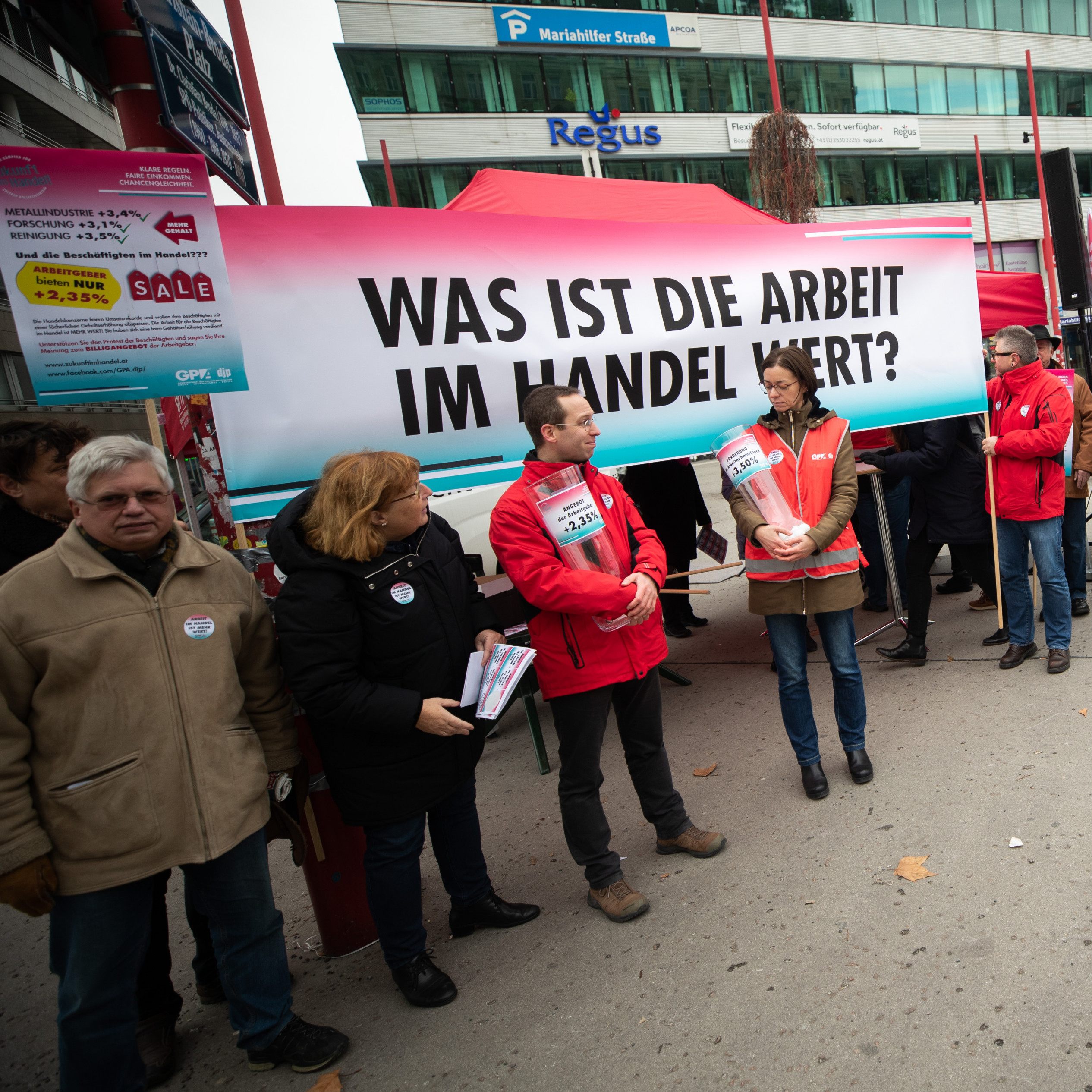 Österreichweit fanden 200 Betriebsversammlungen nach Scheitern der dritten Handels-KV-Runde statt. Weitere sollen am Donnerstag folgen.