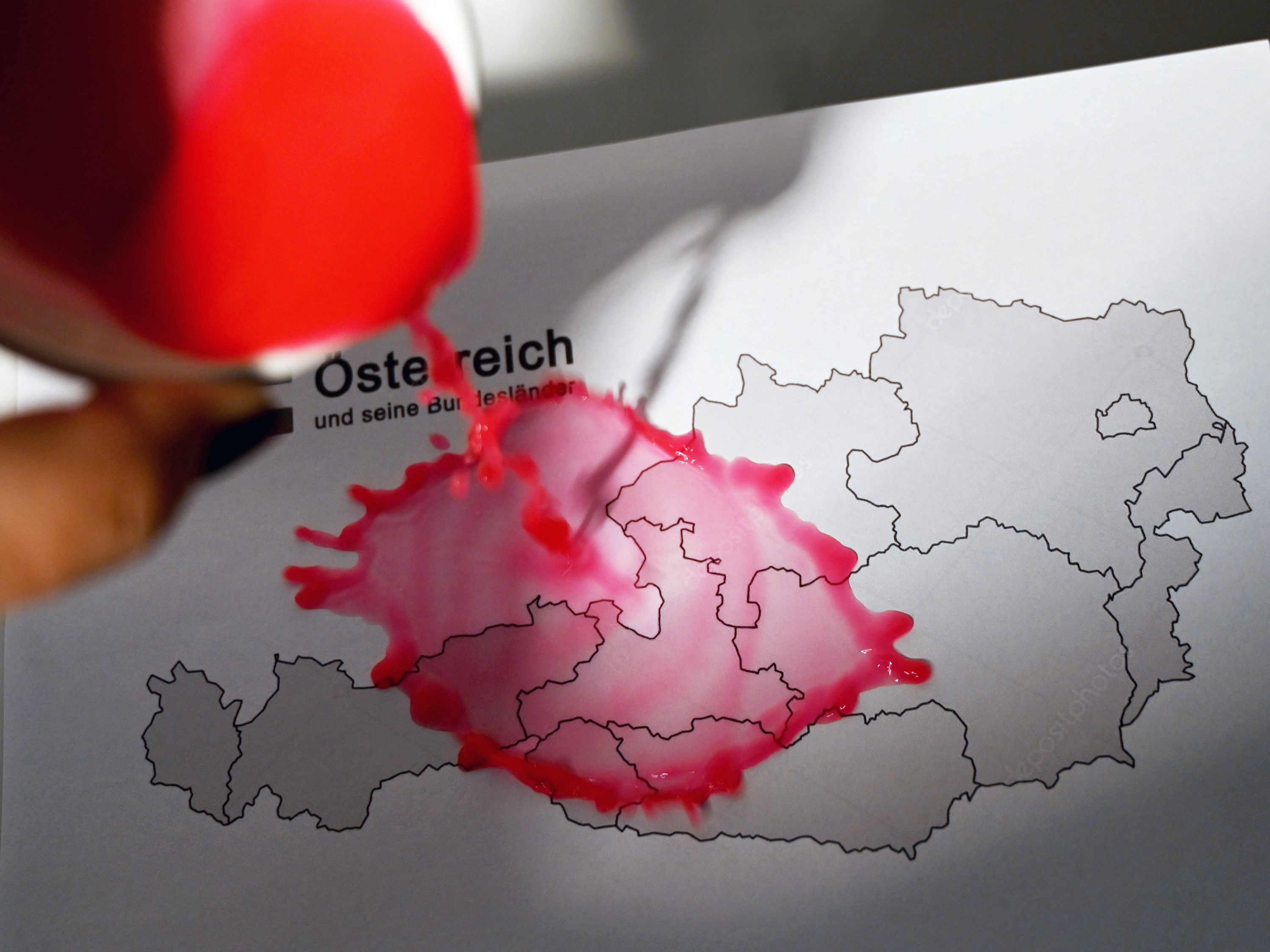 Corona-Ampel: Ganz Österreich leuchtet rot. Corona-Ampel: Ganz Österreich leuchtet rot.