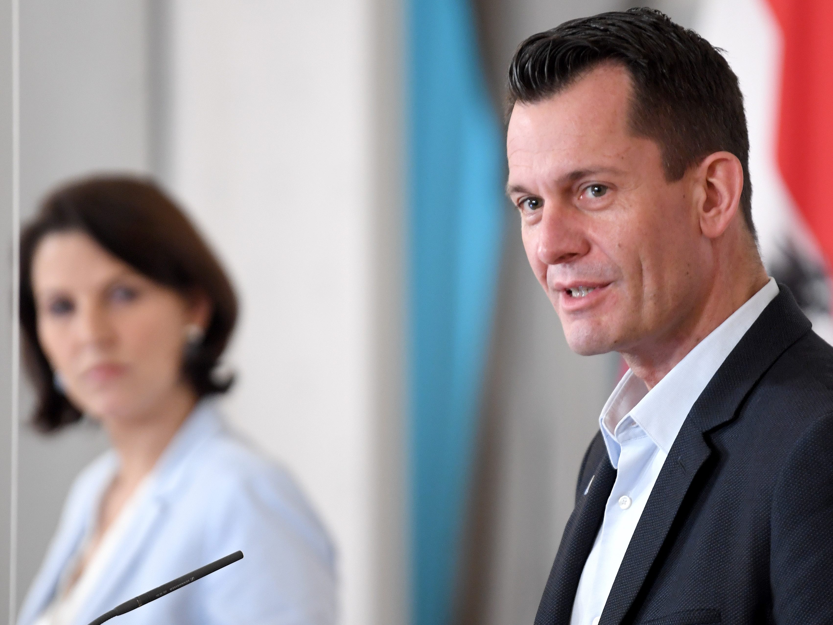 Die Regierung hat sich an die Impfpflicht herangetastet. Die Regierung hat sich an die Impfpflicht herangetastet.