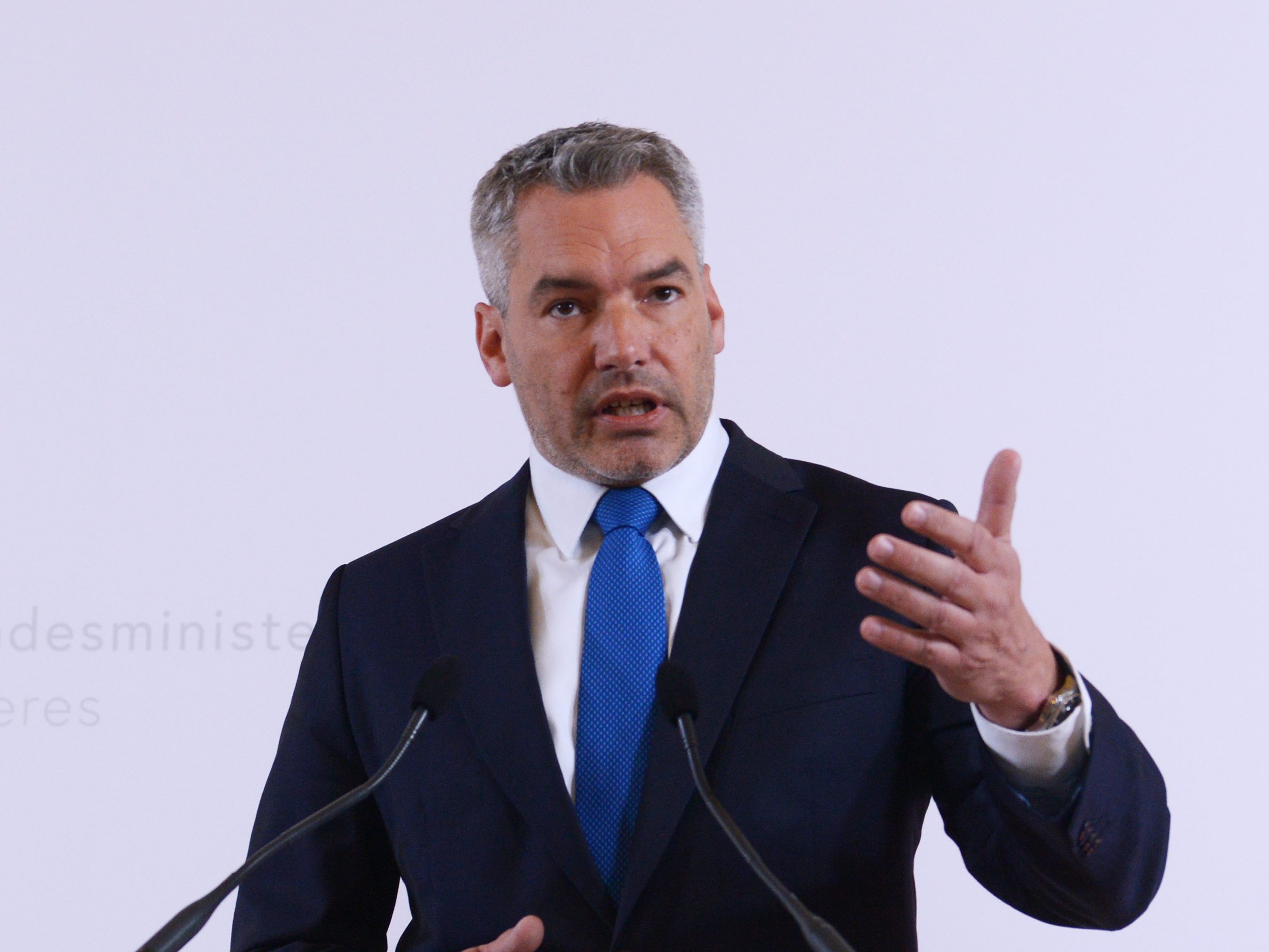 Am Mittwoch dem 1. Dezember gibt es eine Videokonferenz mit Innenminister Karl Nehammer und einigen Bürgermeistern zum Thema Vernetzung gegen Radikalisierung in der Corona-Krise.