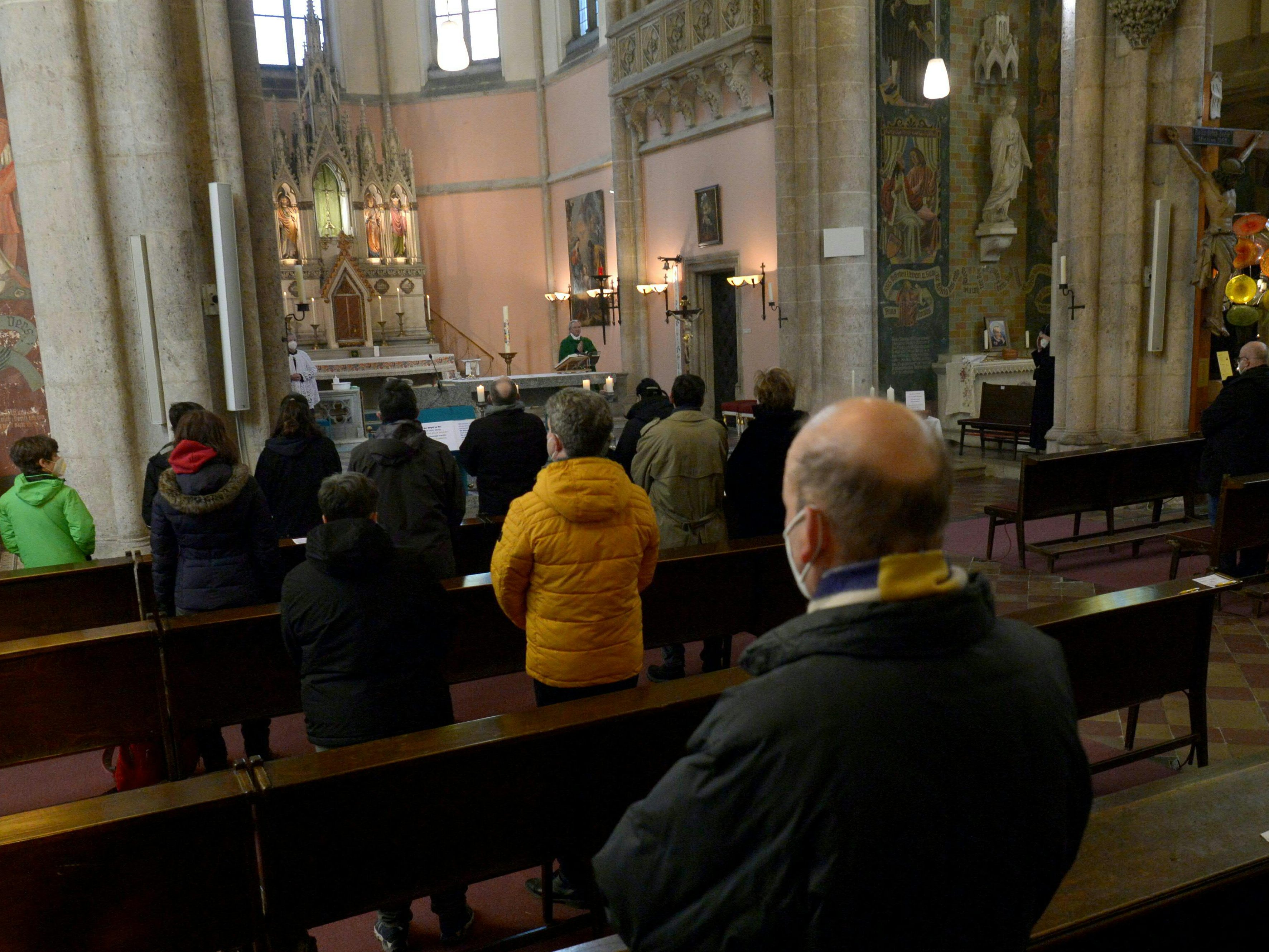 Die Katholische Kirche verändert ihre Corona-Regelungen. Die Katholische Kirche verändert ihre Corona-Regelungen.
