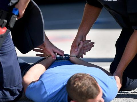 Die Polizei nahm einen Einbrecher in Wien-Simmering fest. Die Polizei nahm einen Einbrecher in Wien-Simmering fest.