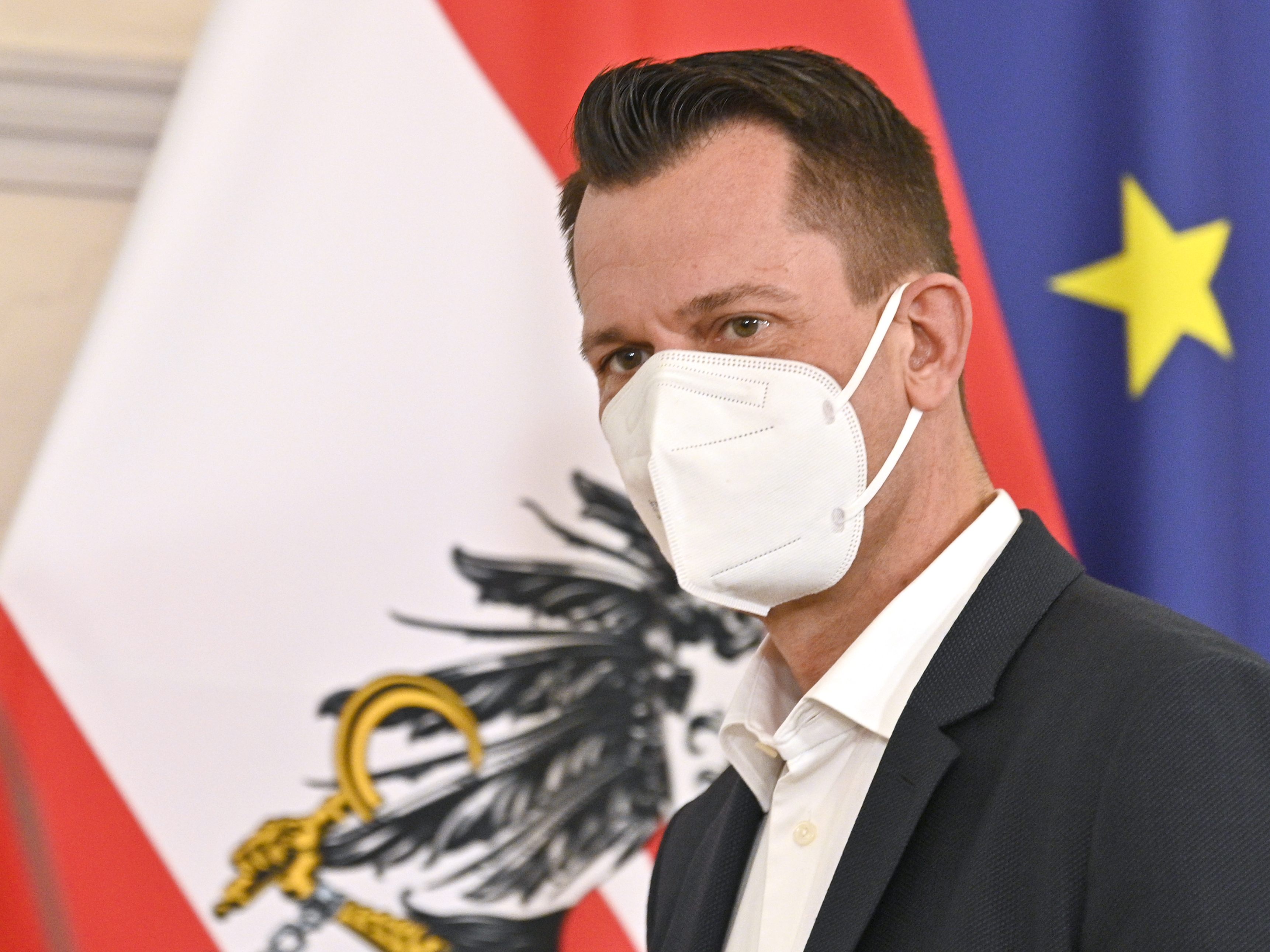 Corona-Gipfel mit OÖ und Salzburg: Minister Mückstein will Druck machen. Corona-Gipfel mit OÖ und Salzburg: Minister Mückstein will Druck machen.