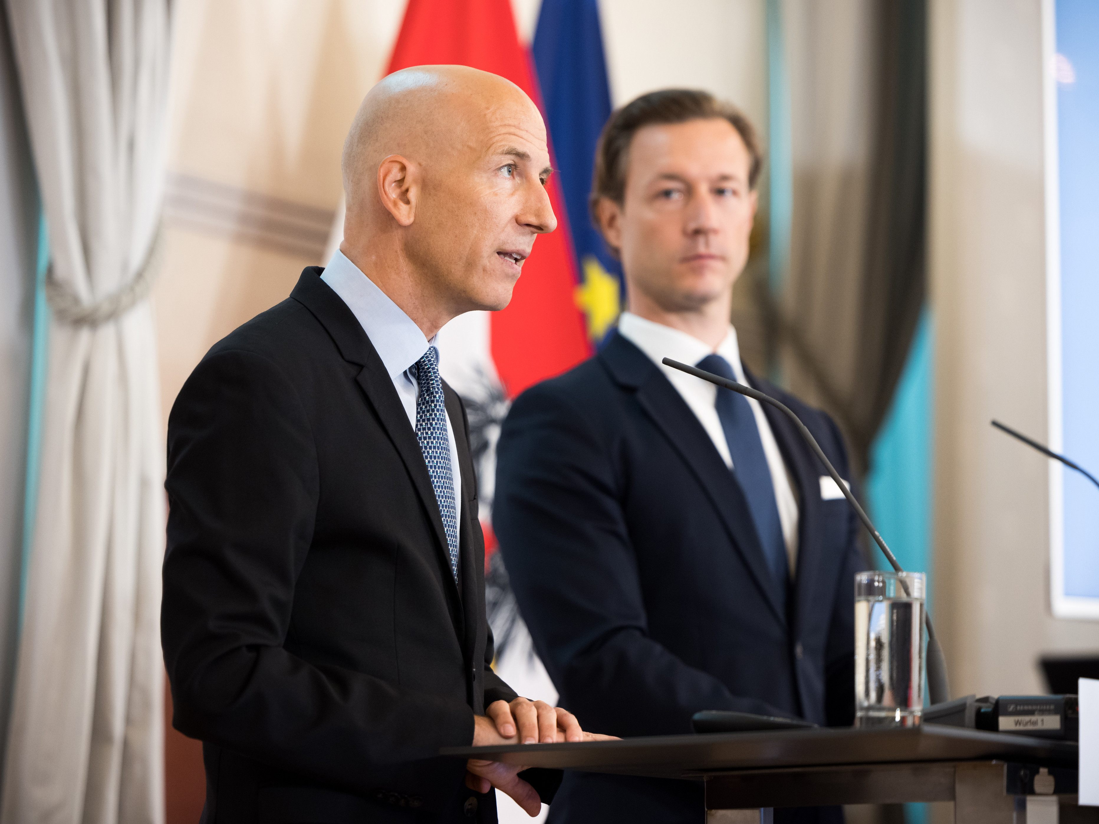 Kocher und Blümel geben eine Pressekonferenz. Kocher und Blümel geben eine Pressekonferenz.