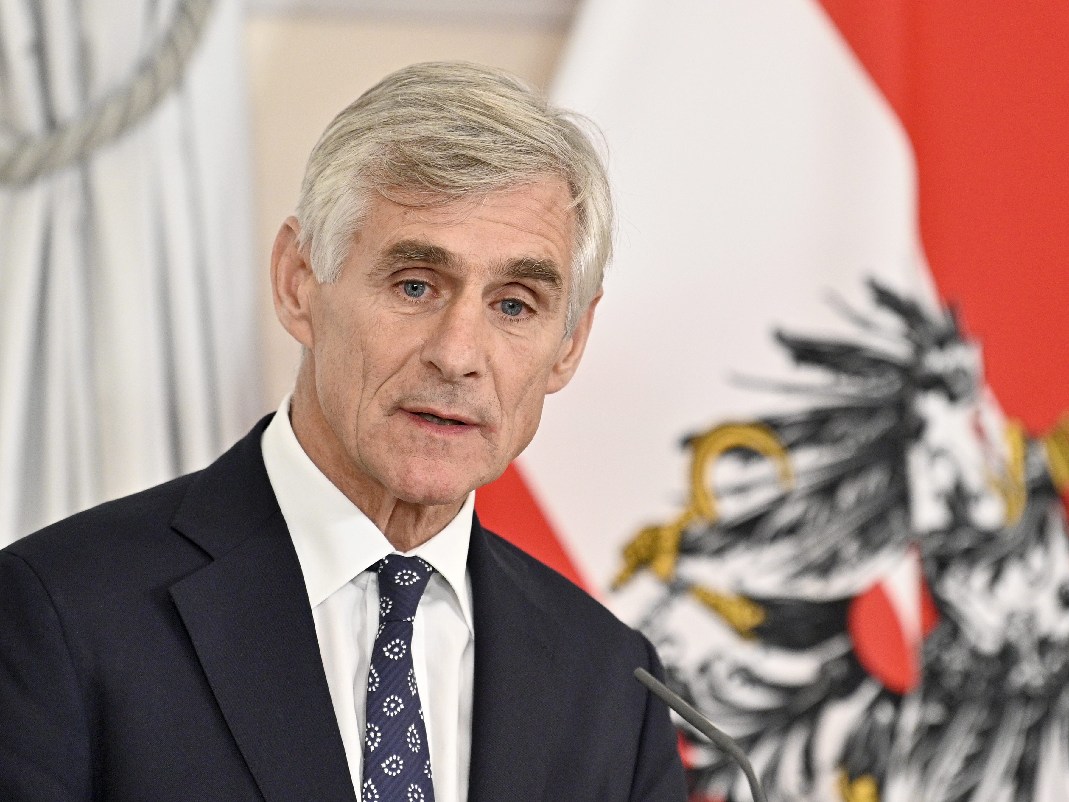 Ein Aufruf kommt von Außenminister Michael Linhart. Ein Aufruf kommt von Außenminister Michael Linhart.