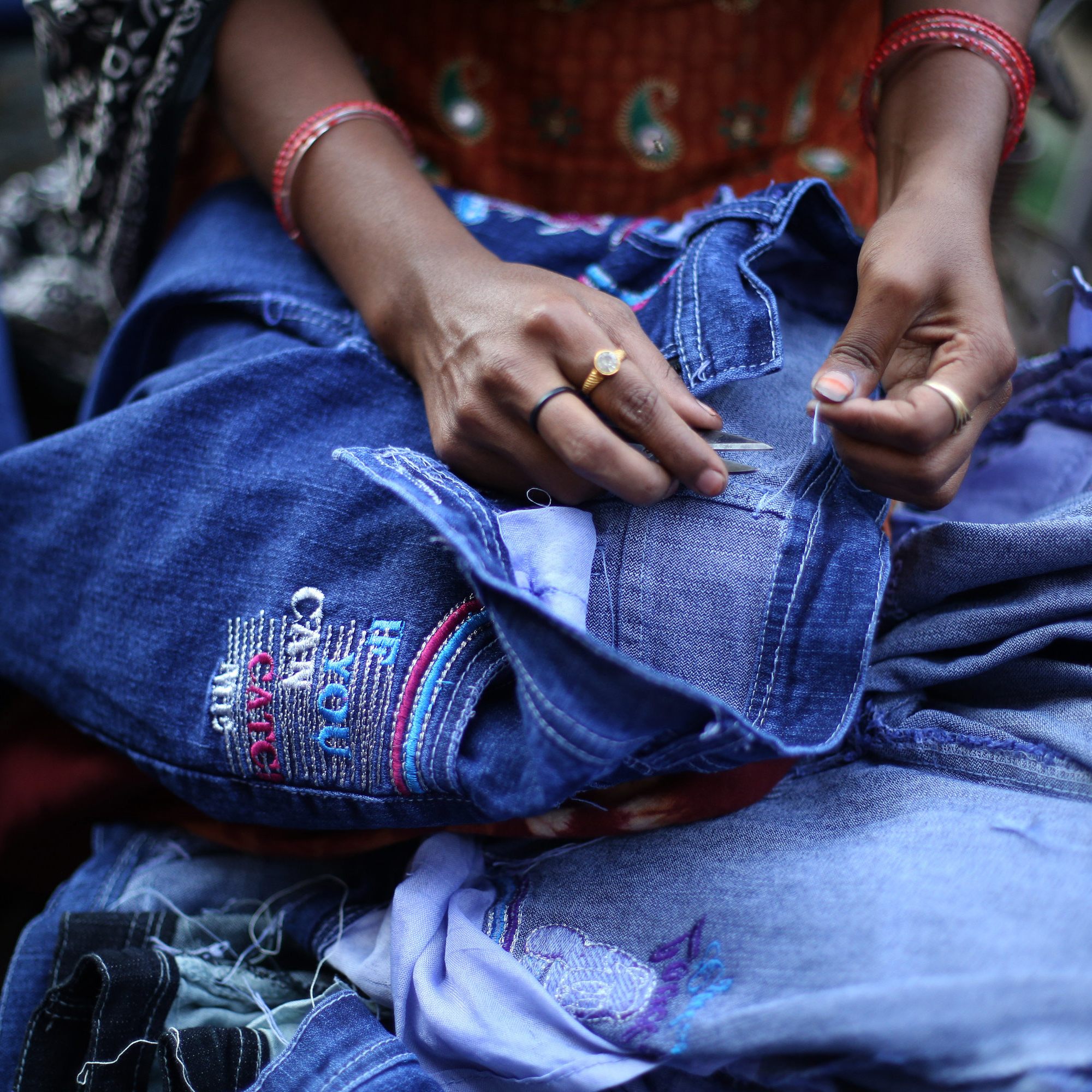 Laut einem Greenpeace-Report setzt der Großteil der Textilriesen immer noch auf billig produzierte Mode.