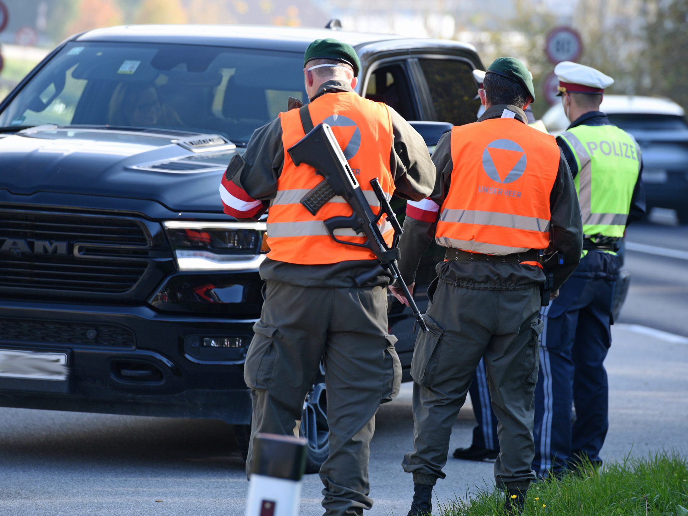 14 Anzeigen bei Ausreisekontrollen in Niederösterreich. 14 Anzeigen bei Ausreisekontrollen in Niederösterreich.