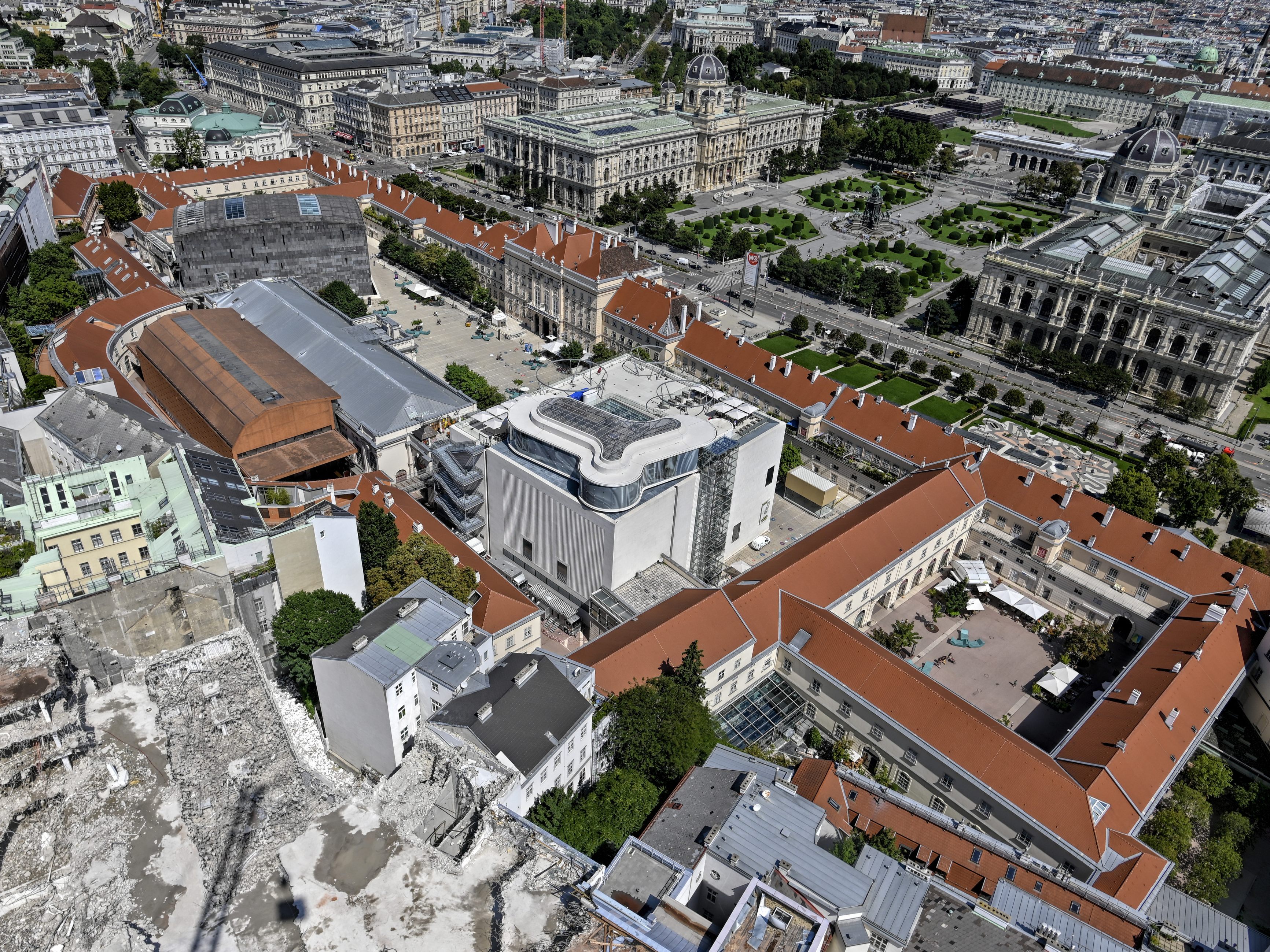 Für die Eröffnung des "KaDeWe" wird das Jahr 2024 ins Visier genommen.