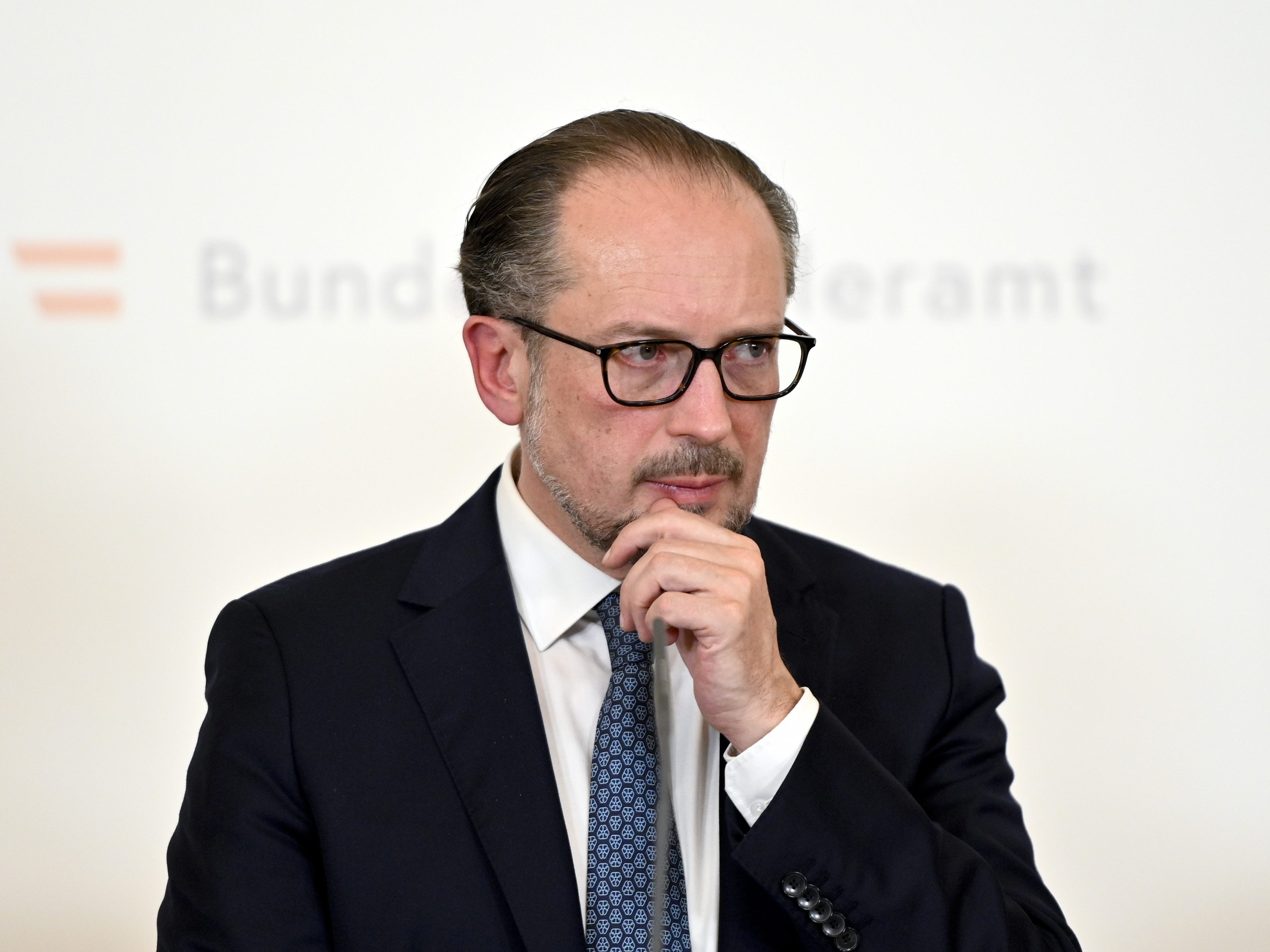 Alexander Schallenberg möchte am Wochenende "grünes Licht" für einen Lockdown für Ungeimpfte. Alexander Schallenberg möchte am Wochenende "grünes Licht" für einen Lockdown für Ungeimpfte.