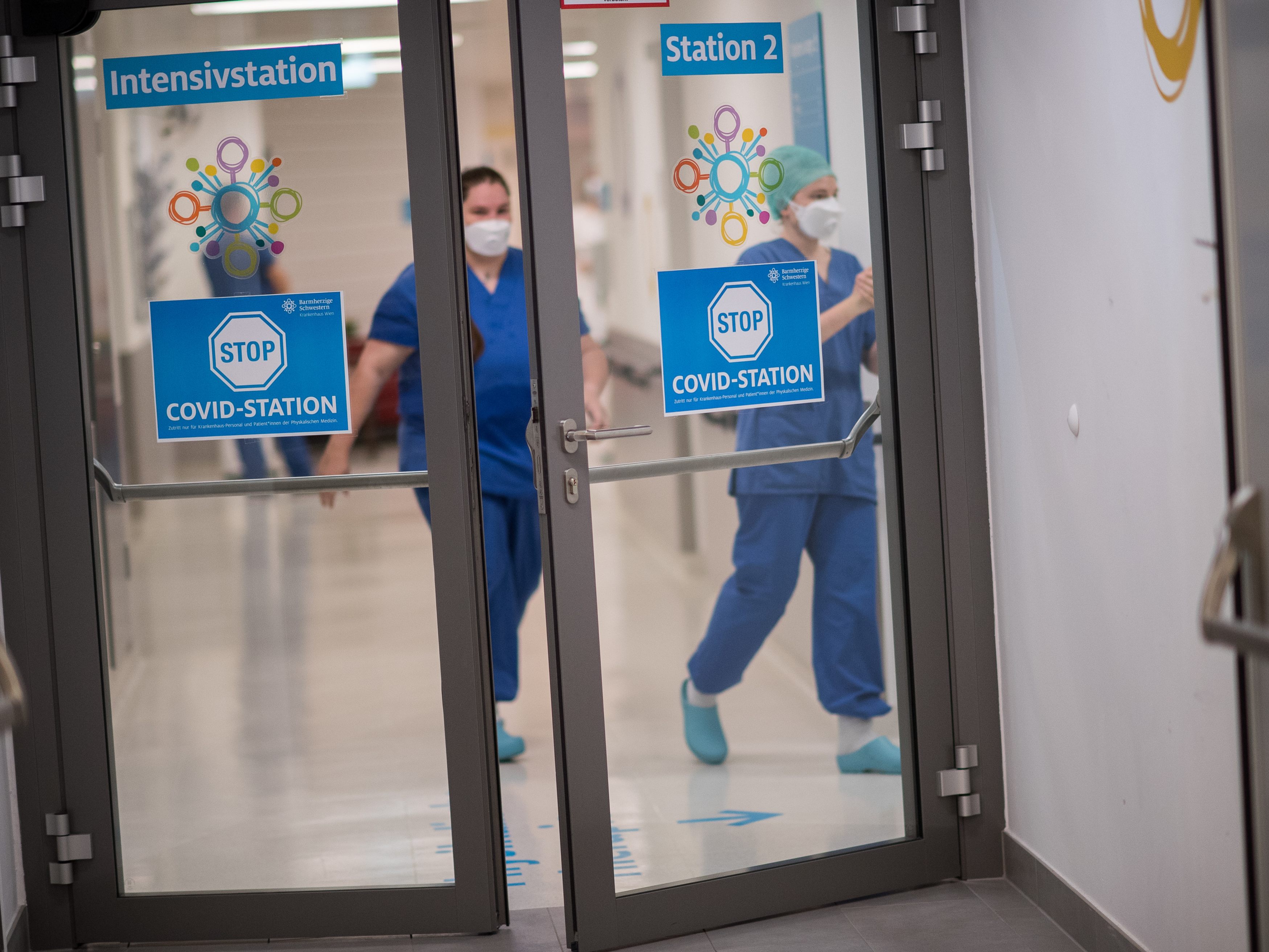 Die Zahl der Krankenhausbetten für Corona-Patienten soll steigen. Die Zahl der Krankenhausbetten für Corona-Patienten soll steigen.