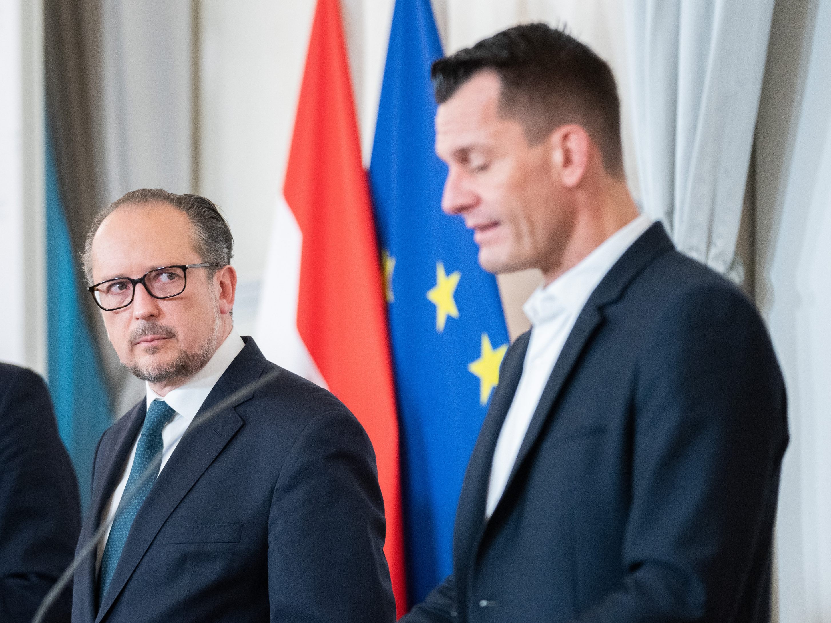 Die Regierung verkündet die Entscheidung über einen bundesweiten Lockdown. Die Regierung verkündet die Entscheidung über einen bundesweiten Lockdown.