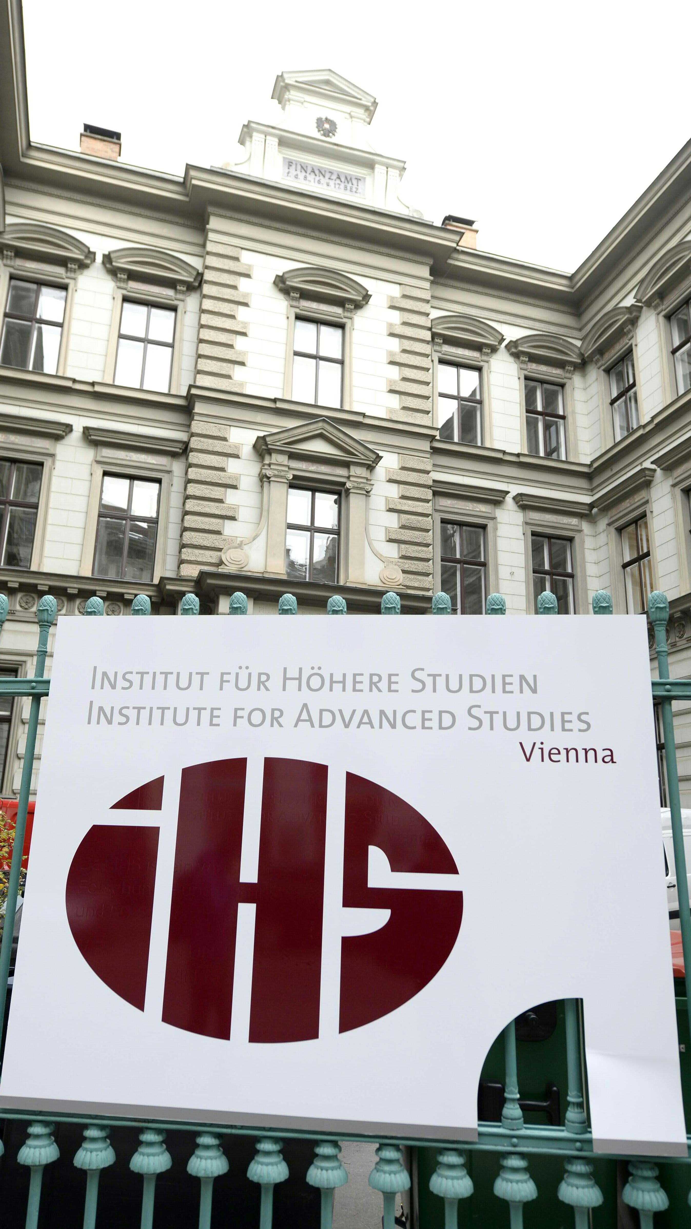 Experten des IHS rechnen damit, dass die Wirtschaftsprognosen für 2021 und 2022 wackeln werden.