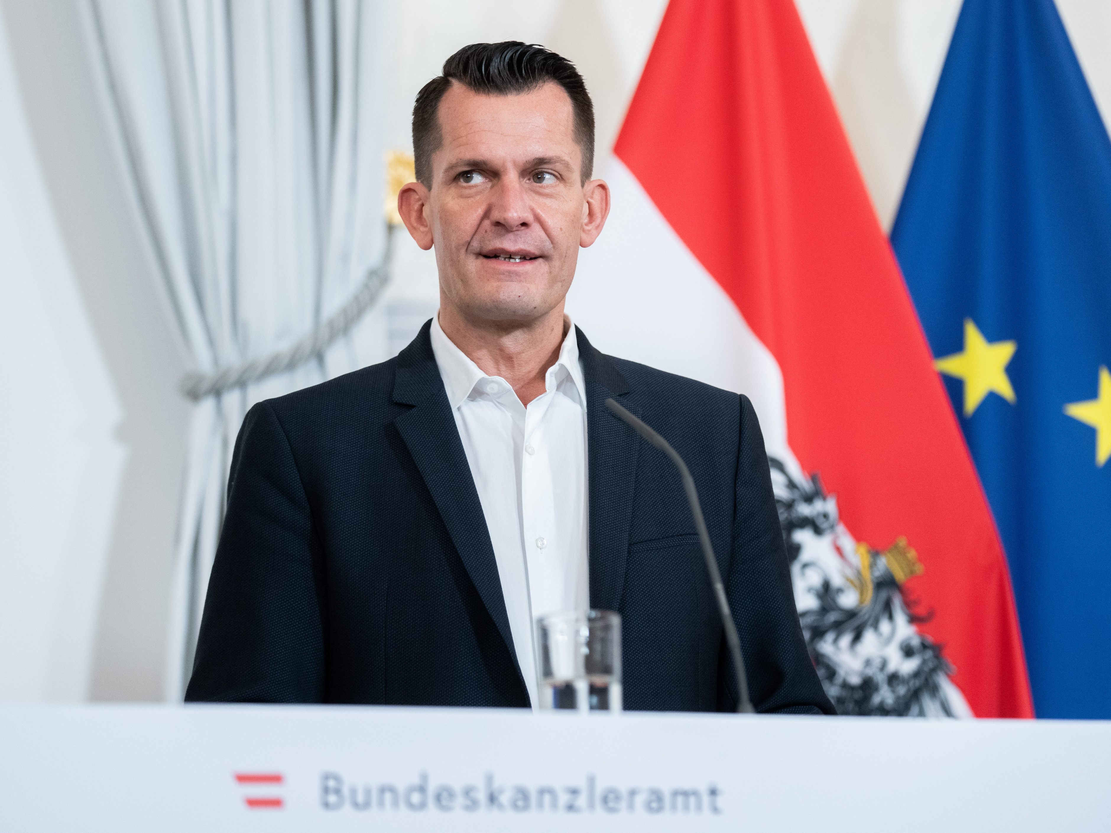 Entwurf für Gesundheitsberufe-Impfpflicht wird vorbereitet. Entwurf für Gesundheitsberufe-Impfpflicht wird vorbereitet.