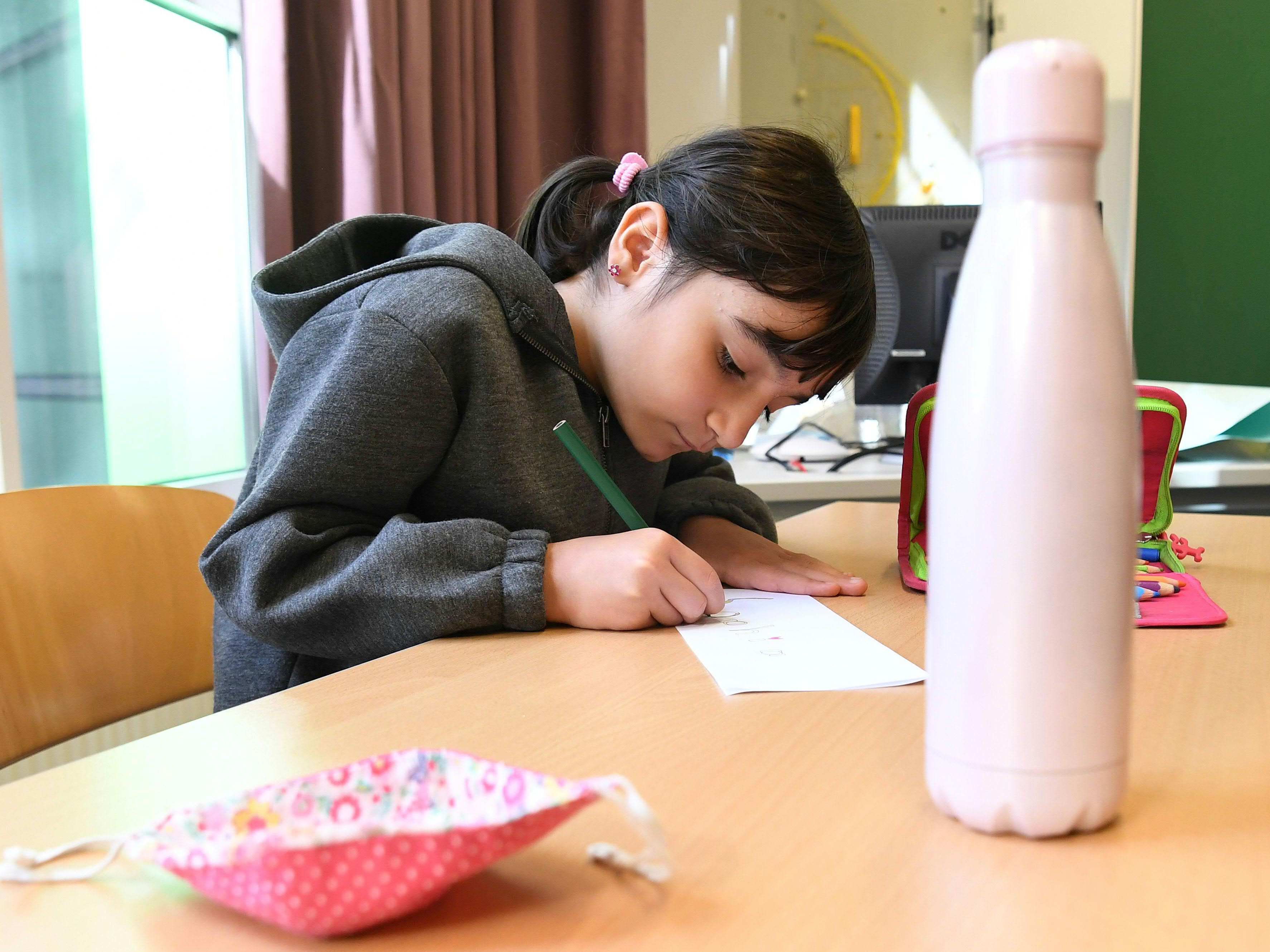 Lernpakete an Schüler im Distance Learning sind wie Hausübungen zu bewerten.