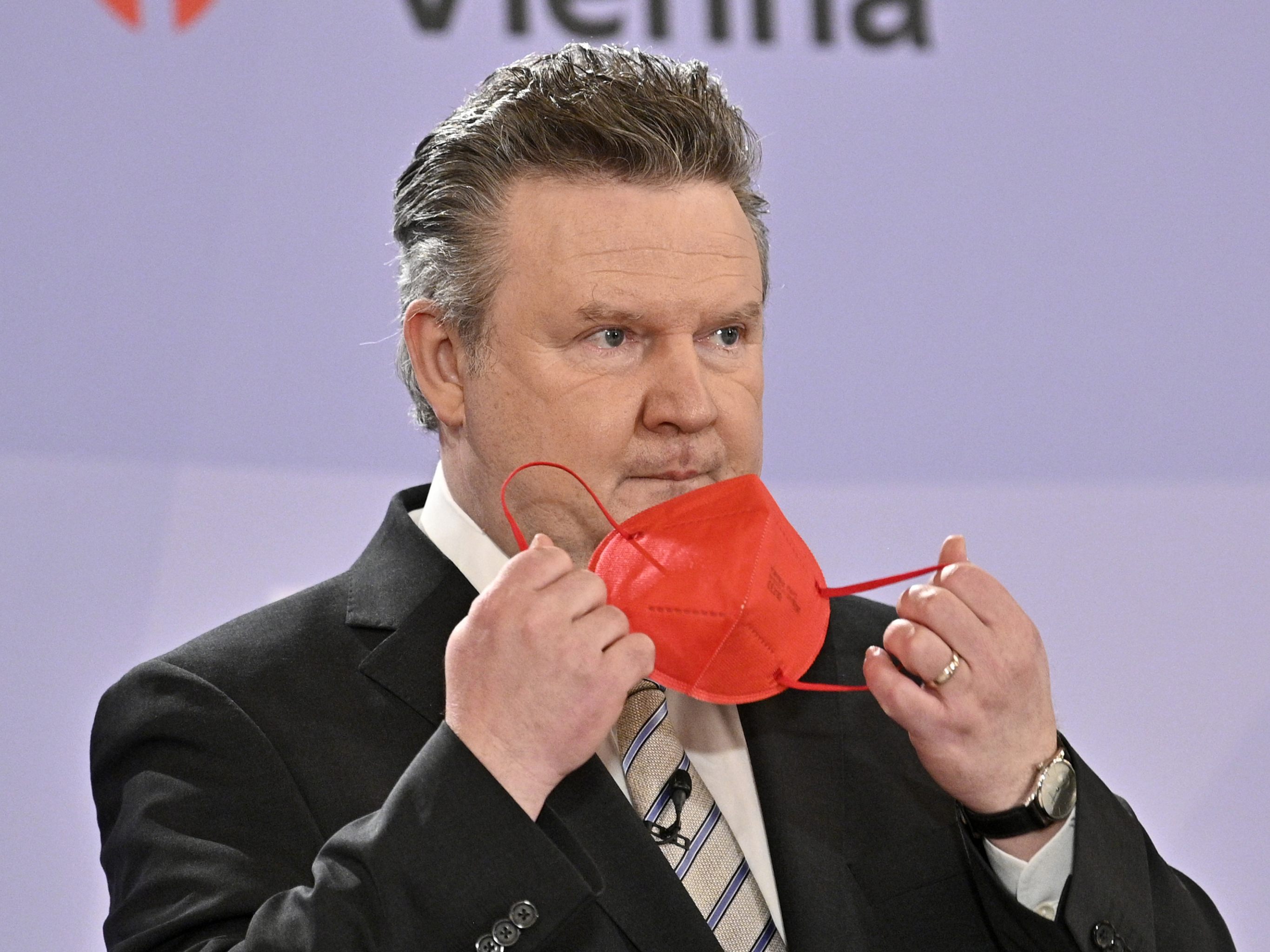 Bürgermeister Ludwig gibt ein Pressestatement zur Corona-Situation in Wien.
