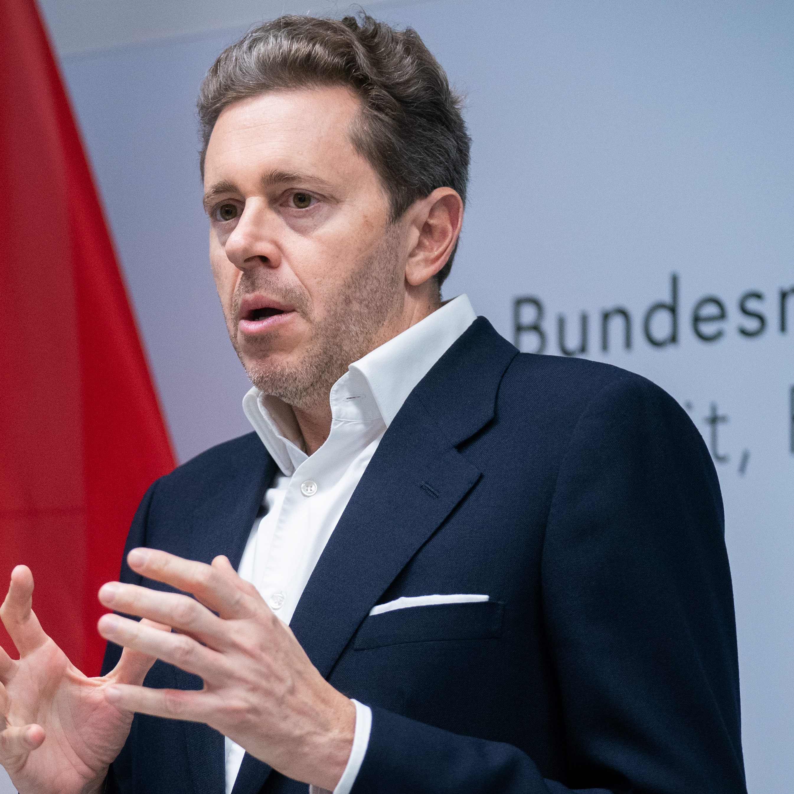 Die Wirtschaft rief nach der Lockdown-Ankündigung nach finanzieller Unterstützung.